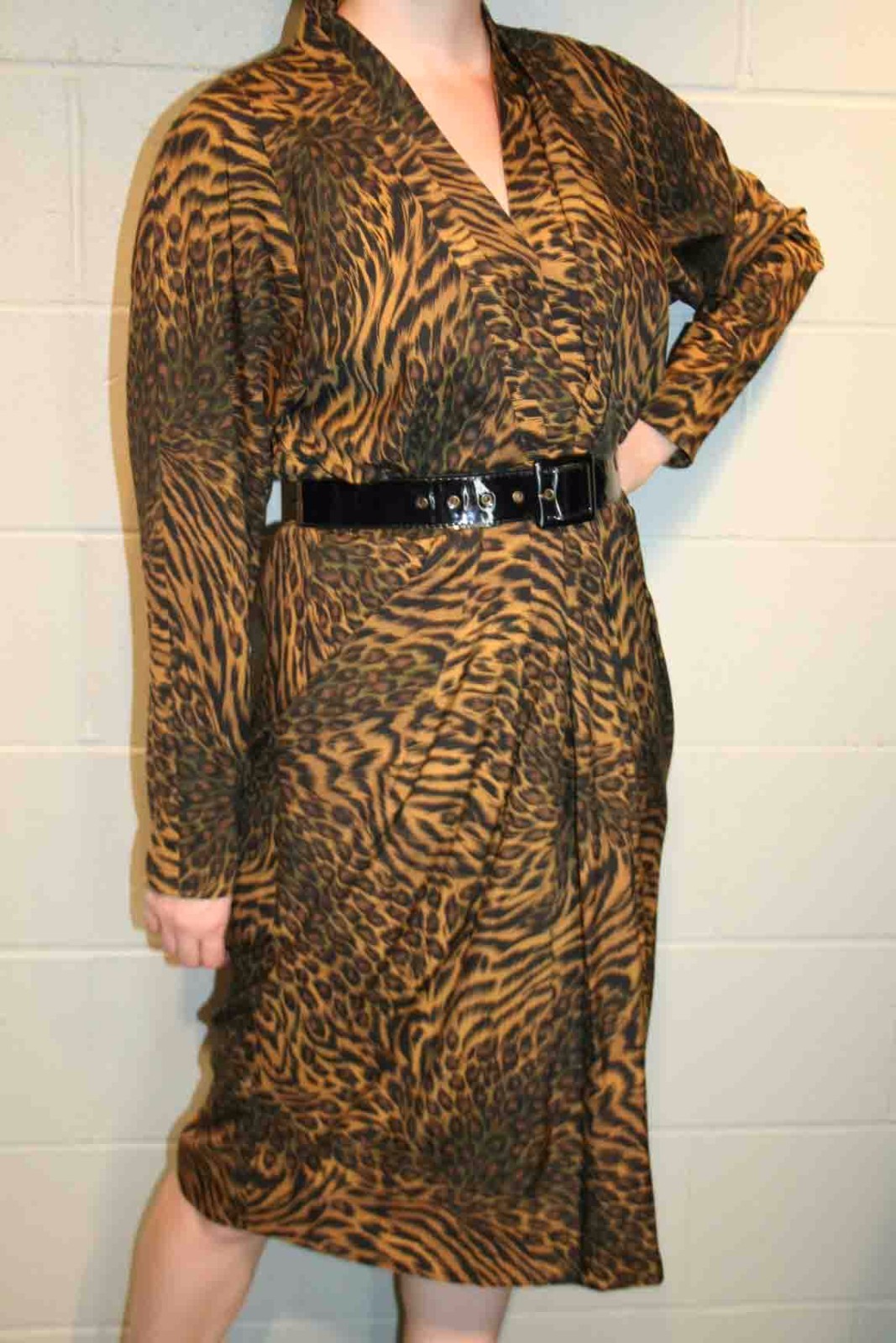 M Animal Print Vtg 80s Dress Leslie Fay Black Brown Camel Black Wide to Slim Slv