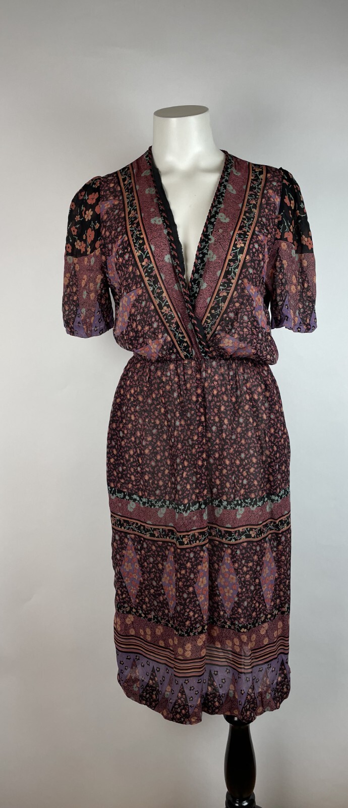 Vintage 1970’s JUDY CALIENDO Rayon V-Neck sheath dress size 13/14