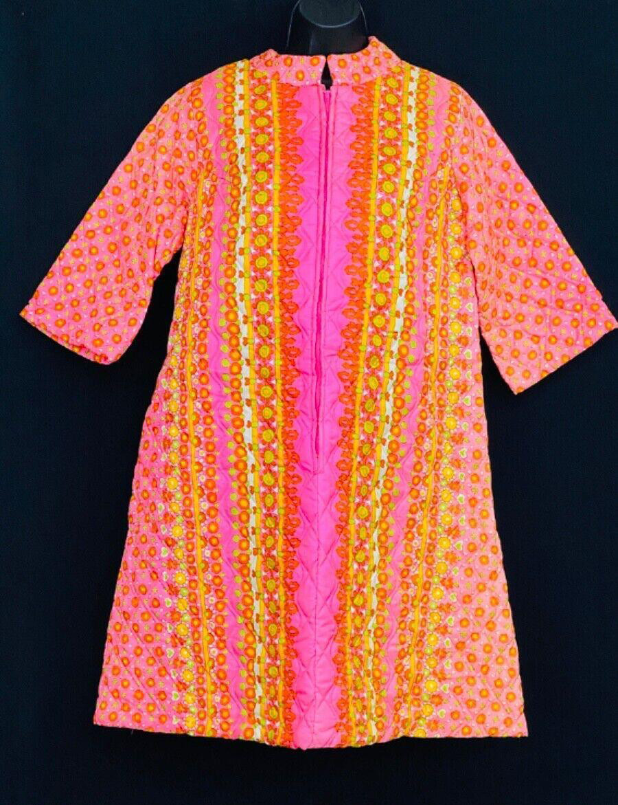 Vintage 1960s colorful pink housecoat robe, floral mod warm lounge quilted NOS
