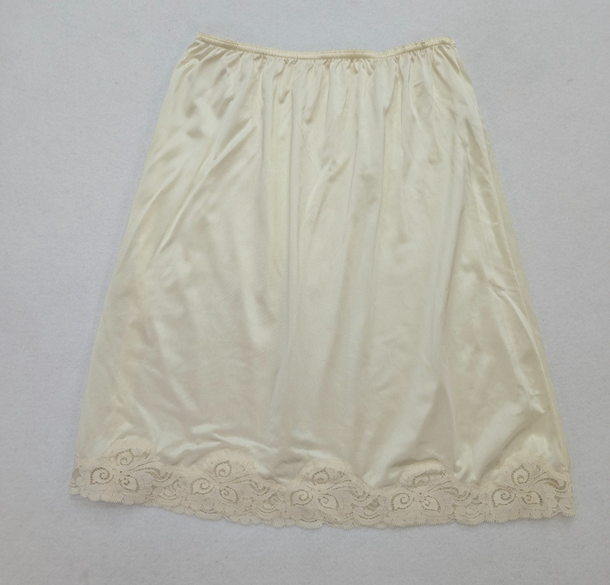 Bali Vintage Women’s Slip Skirt Size L Ivory Nylon Half Lace Trim FLAW