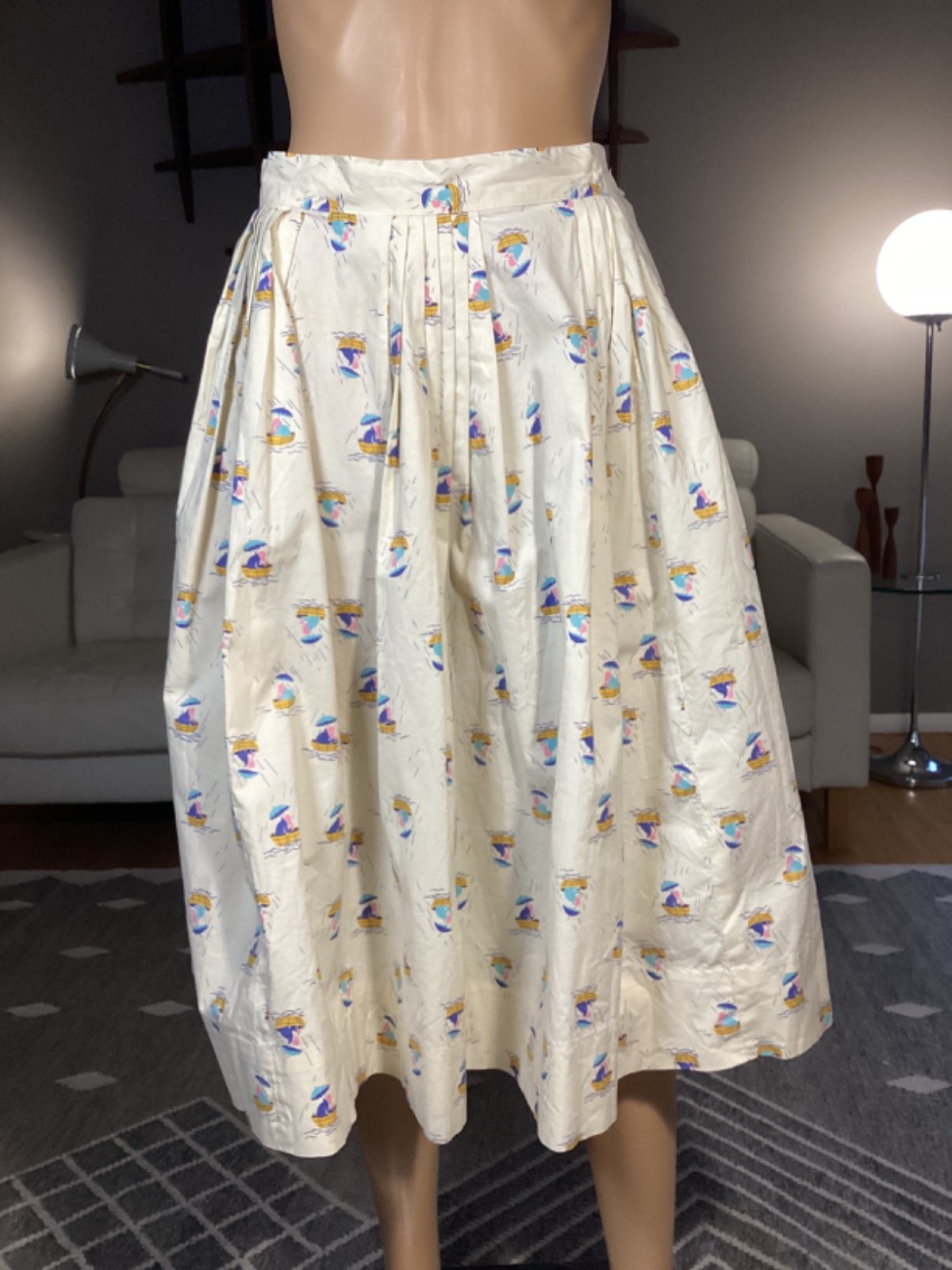 Vintage 1950’s Cotton Pleated Novelty Print Skirt Boats Umbrellas 28″ Waist