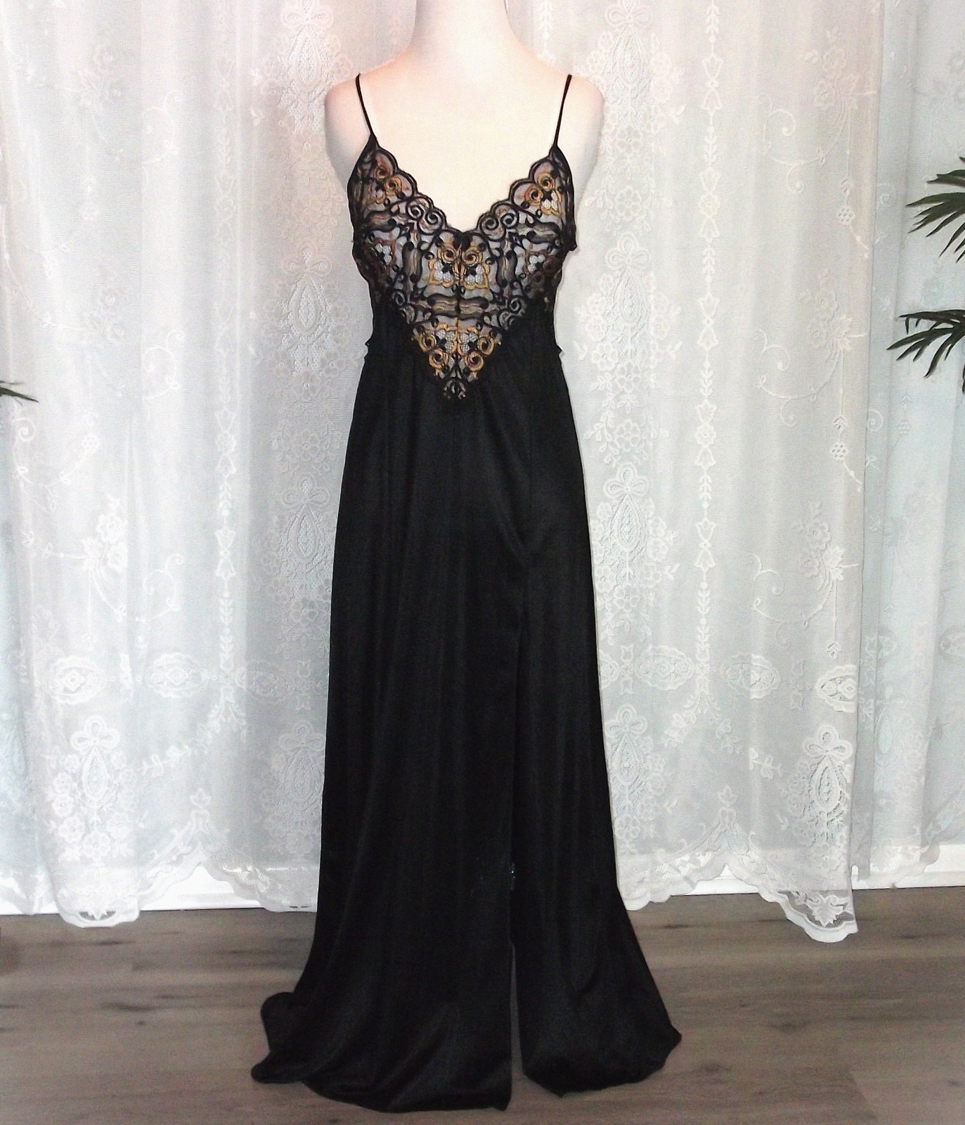 XSm/-Sm.1970’s, Black nylon,Gold metallic lace,long vintage nightgown,negligee