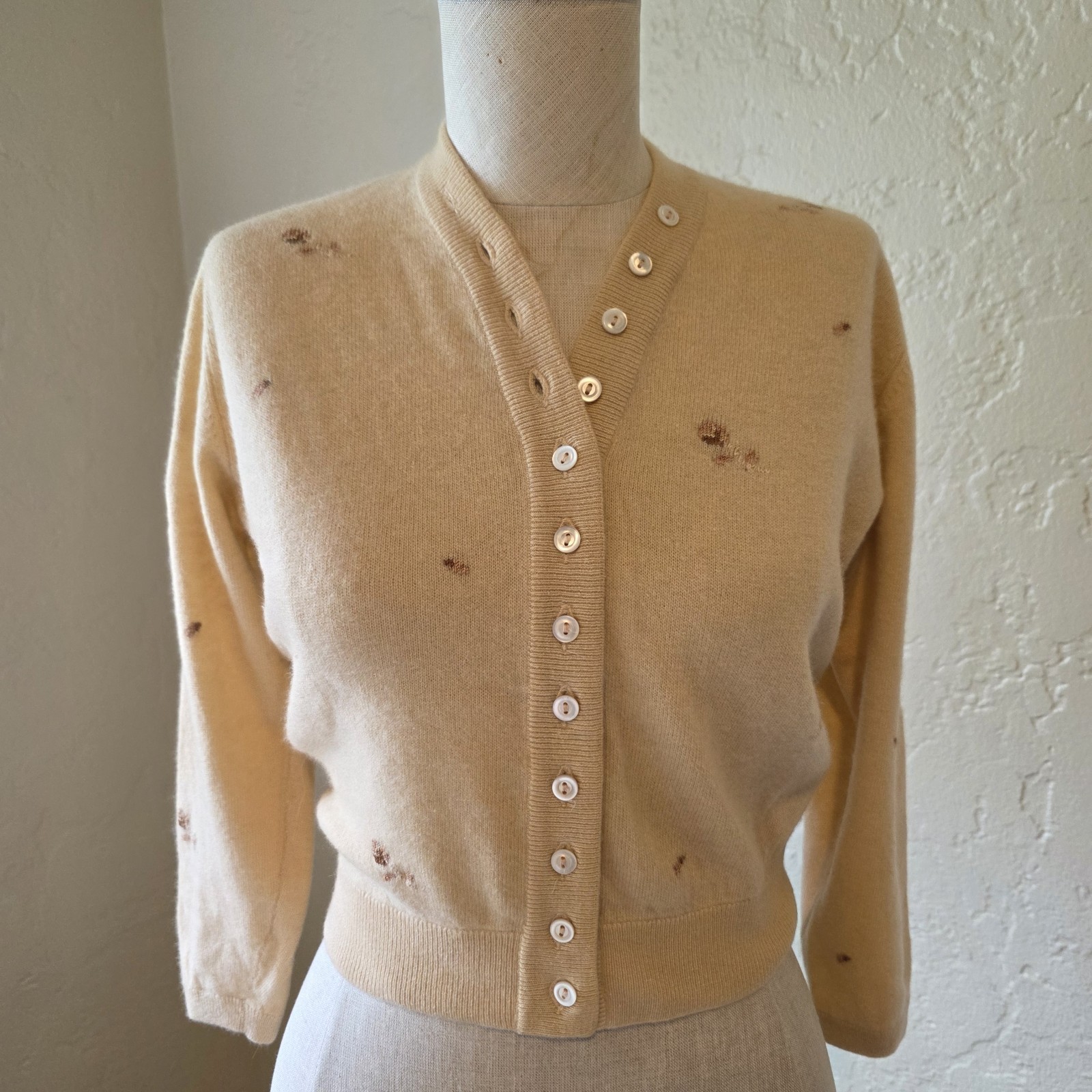 (XS) Vintage 50’s Ballantyne Scotland Cashmere Beige Cardigan Sweater Floral EVC