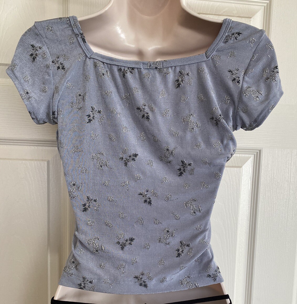 XOXO ~ Vintage 80’s 90’s ~ Gray Nylon Spandex Crop Top ~ Short Sleeves ~ Size M
