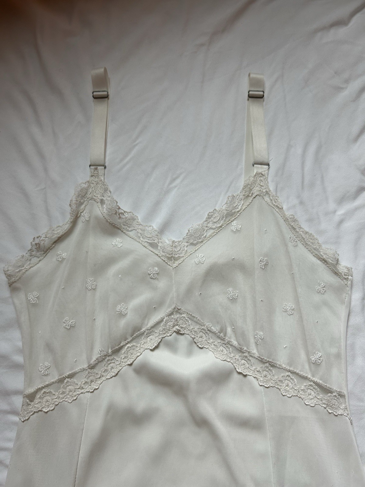 Vintage Ivory 3 Leaf Clover Embellished Nightgown Size and Brand Unknown