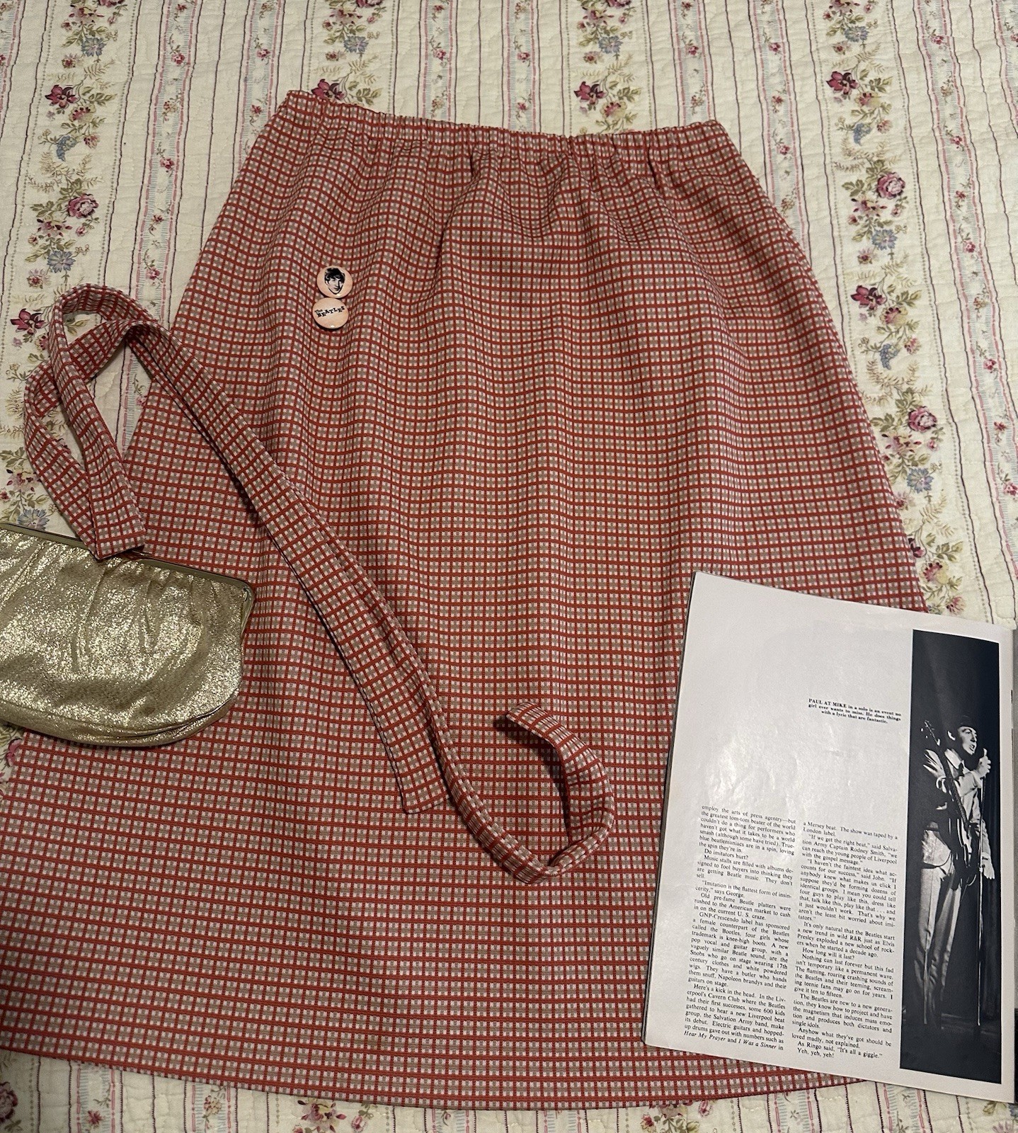 True Vintage 70s Red White Geometric Print Elastic Waist Midi Skirt w Belt M/L