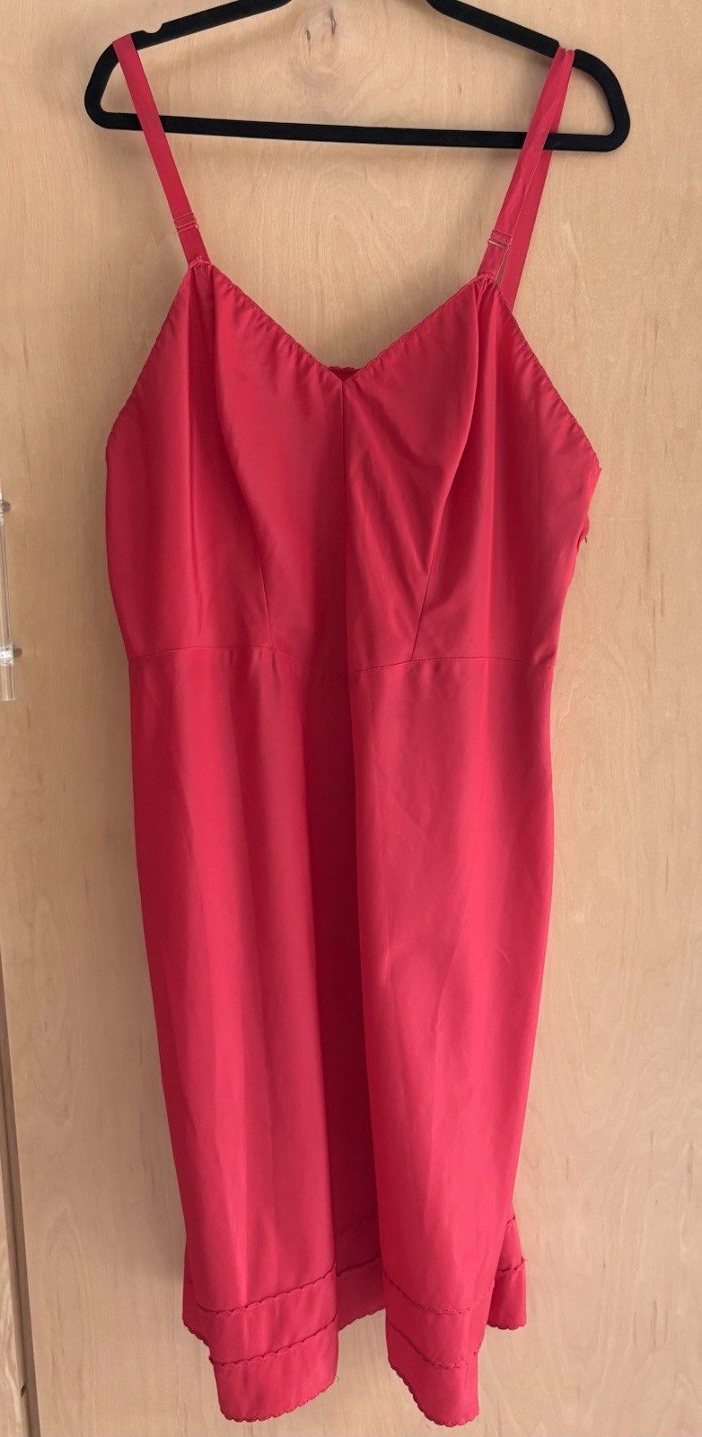 VTG DEENA Red Full Slip Nylon/Poly Adjustable Straps Side Zip Sz 44 Nice Edging