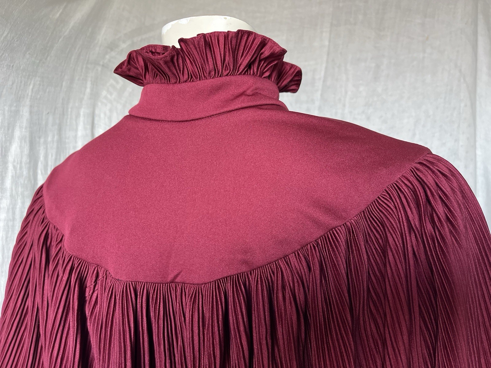 Vintage 1970s Capelet Cape Topper Ruffle Collar Pleated Gothic Vampy Evening Med