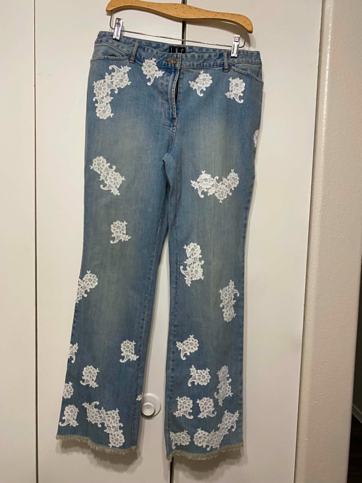 Vintage I.N.C. Lace Floral Applique Jeans Blue White Mid-rise Wide Leg Womens 12