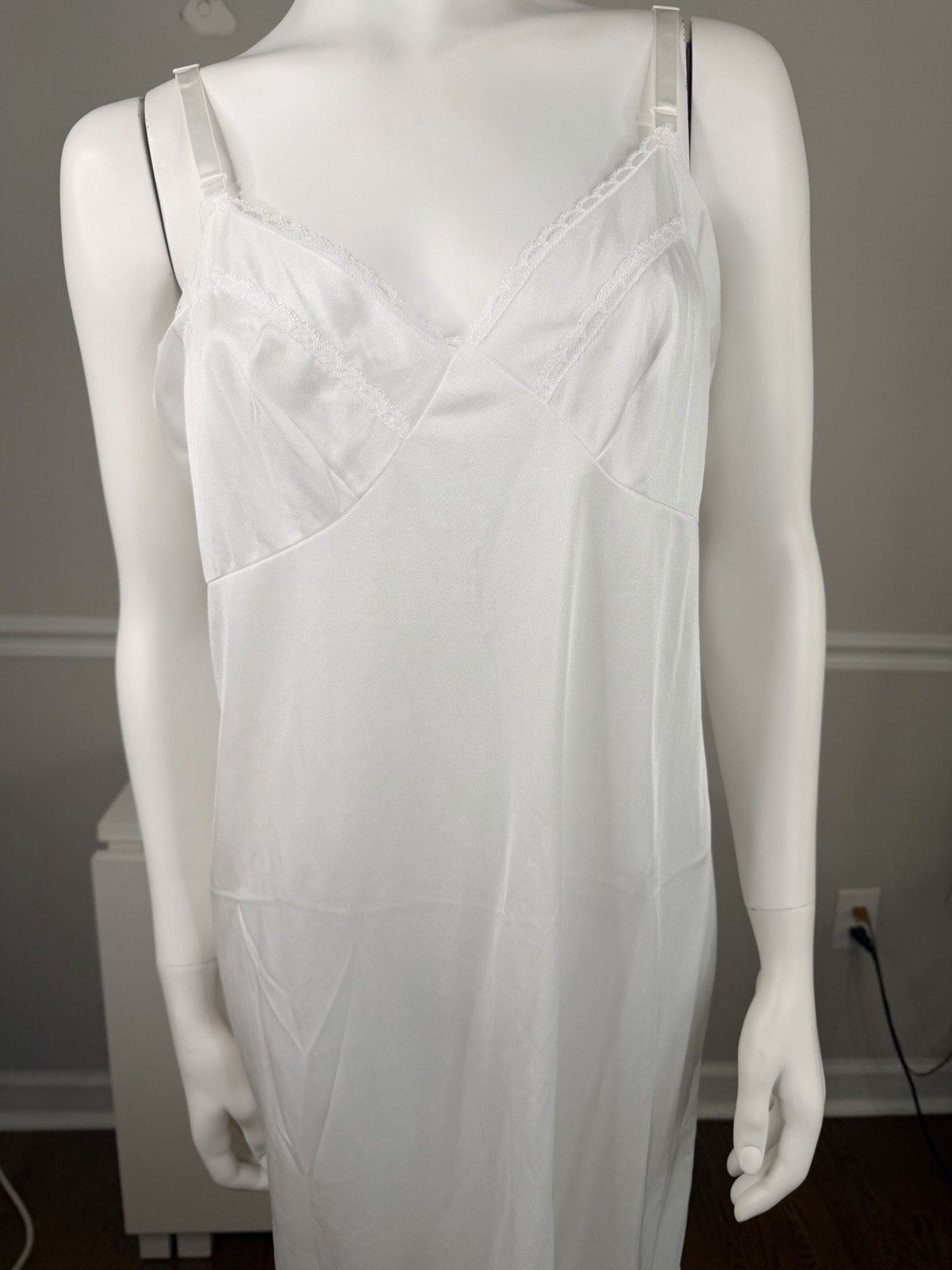 VTG MOVIE STAR White Nylon white Lace Trim Slip Dress Size 40 Made in USA