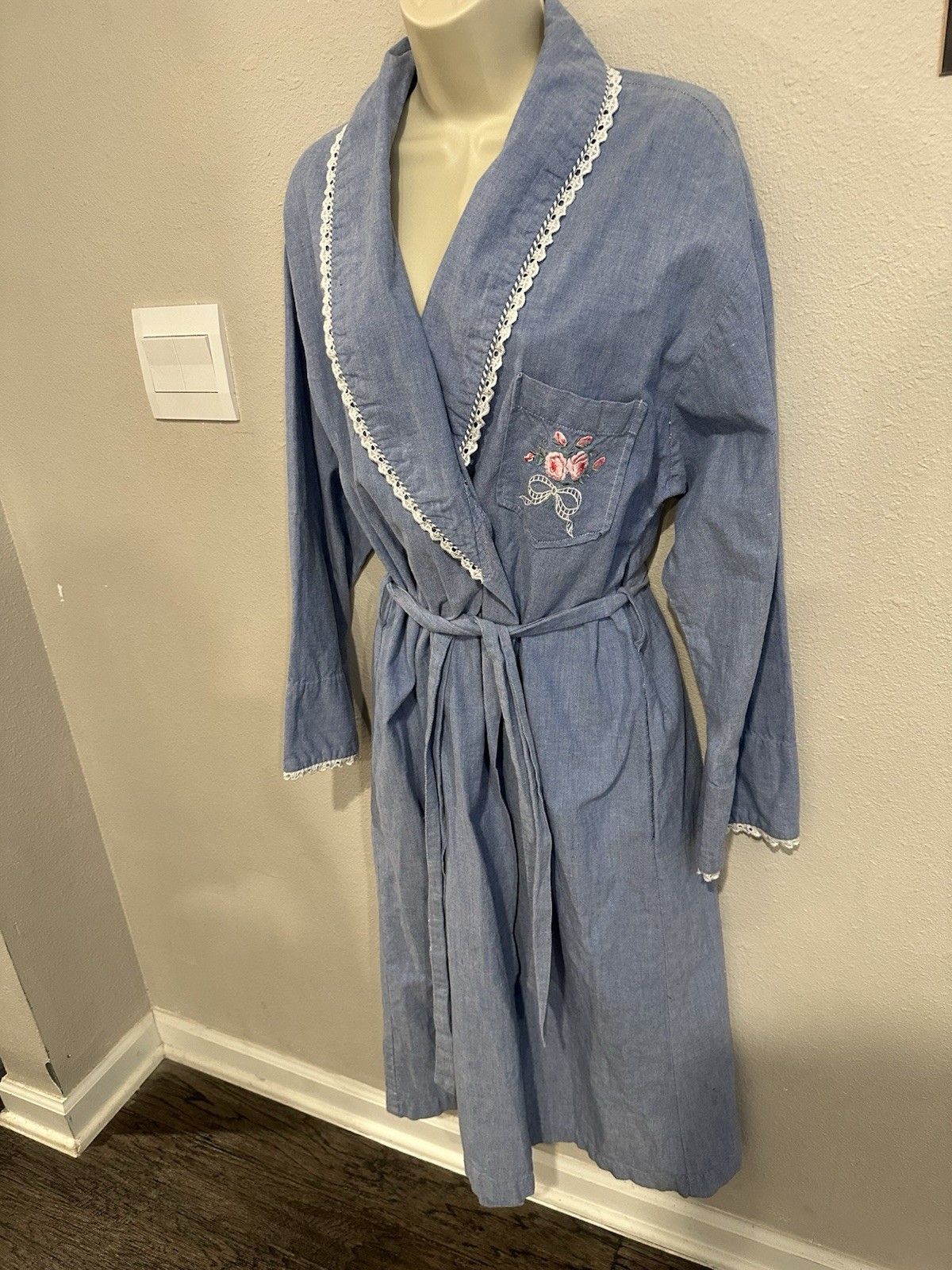Vintage Albert Nipon 100% Cotton Denim-style Robe Housecoat Embroidered Medium