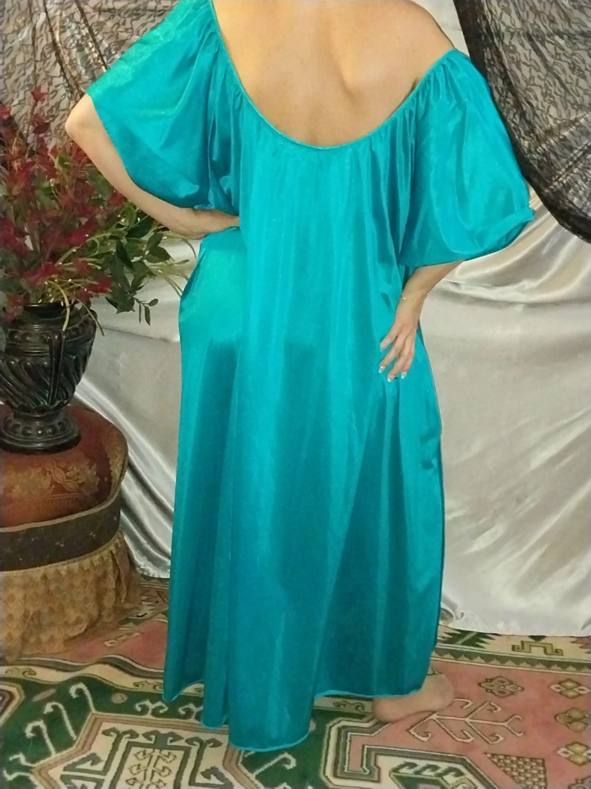 VTG SILKY NYLON SHOULDER NIGHTGOWN PLUS FULL FIGURE 70″ 6X AQUA BLUE SMOCKED