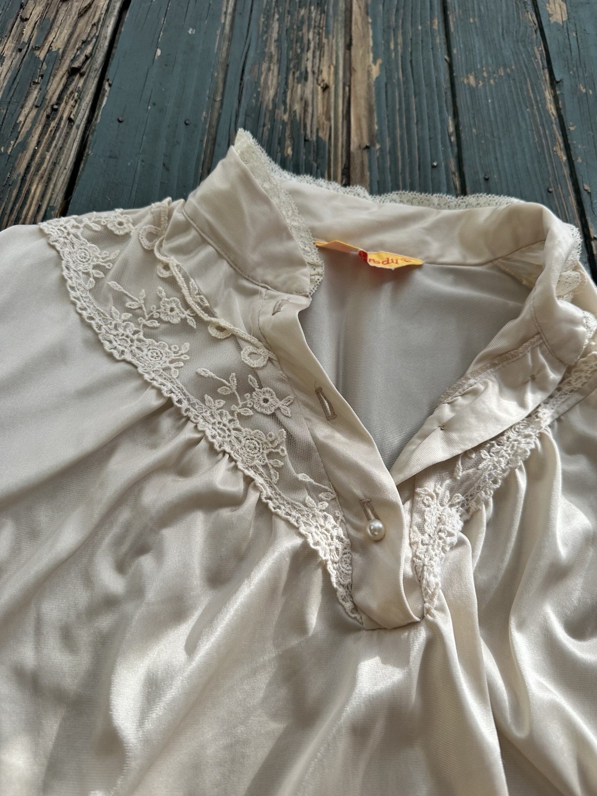 Daffodil Hand Embroidered Top Womens L Floral Vintage Cottege Core