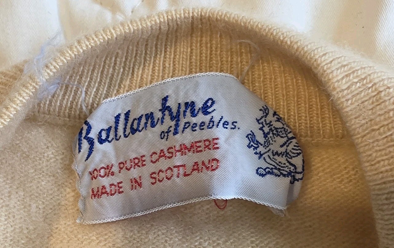 (XS) Vintage 50’s Ballantyne Scotland Cashmere Beige Cardigan Sweater Floral EVC