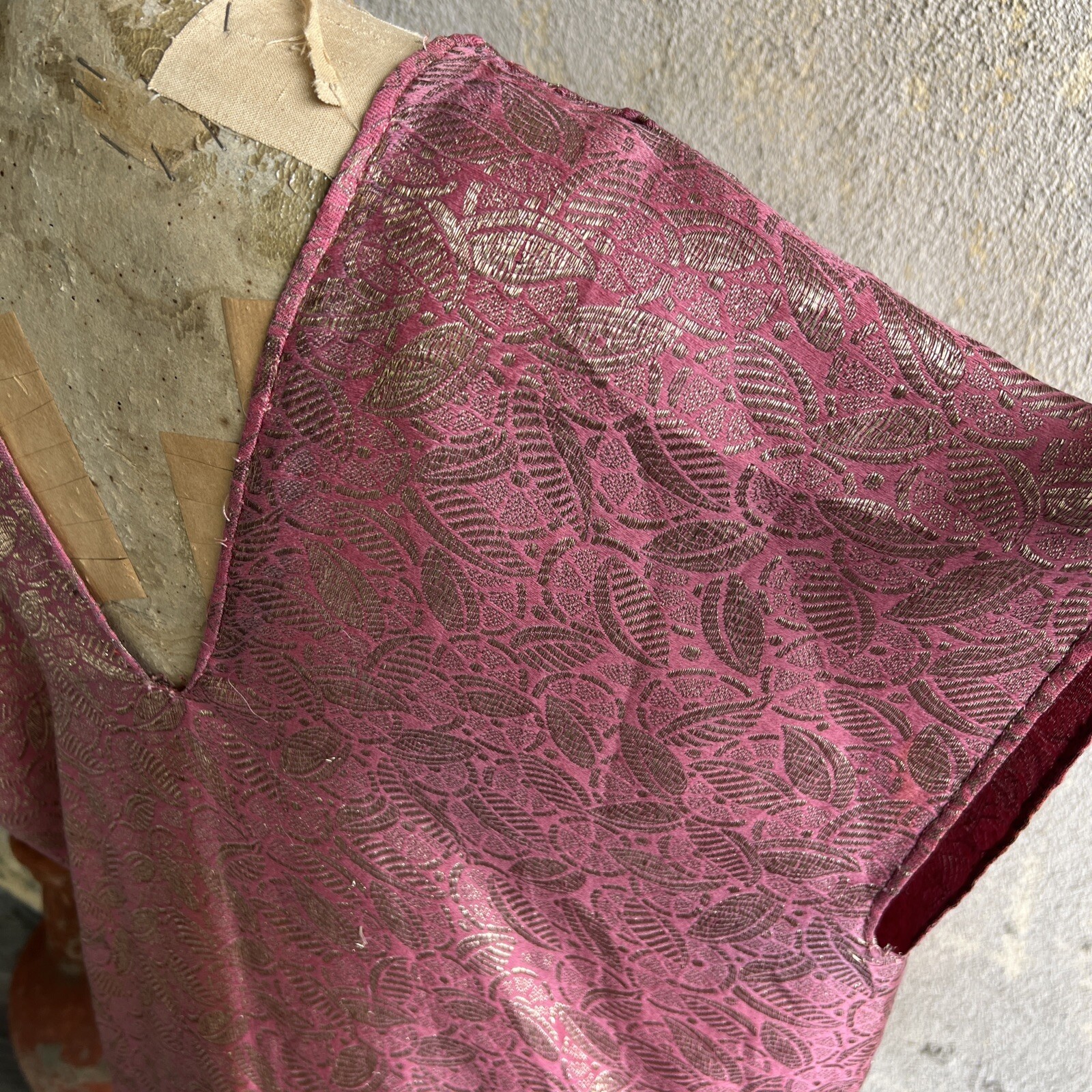Antique 1920s Pink Silk Lamé Smock Mini Dress Blouse Fruit Design 1930s Vintage