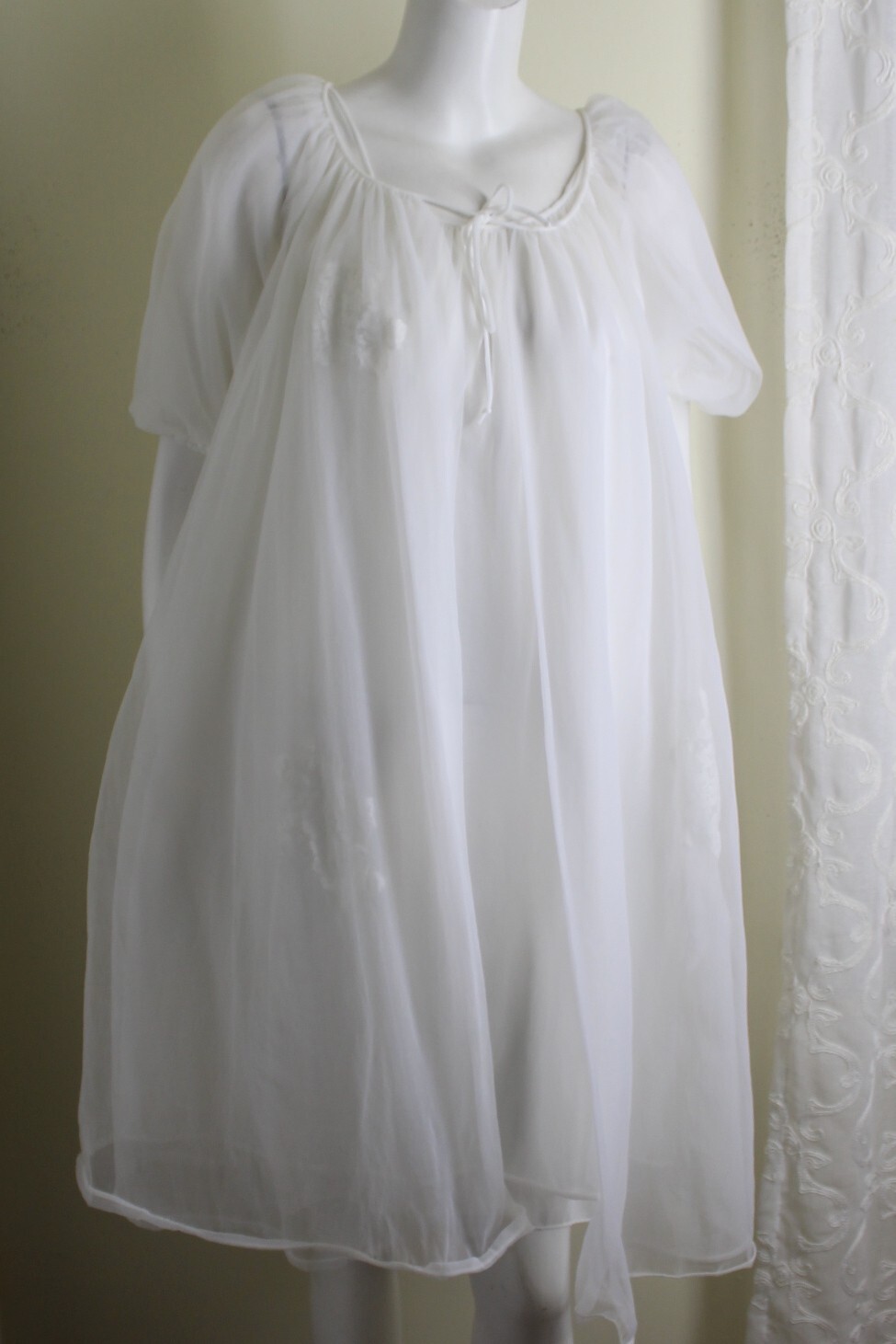 Lisette Vintage White Nylon Floral Lace Tie Front Pegnoir Nightie Set Sz S