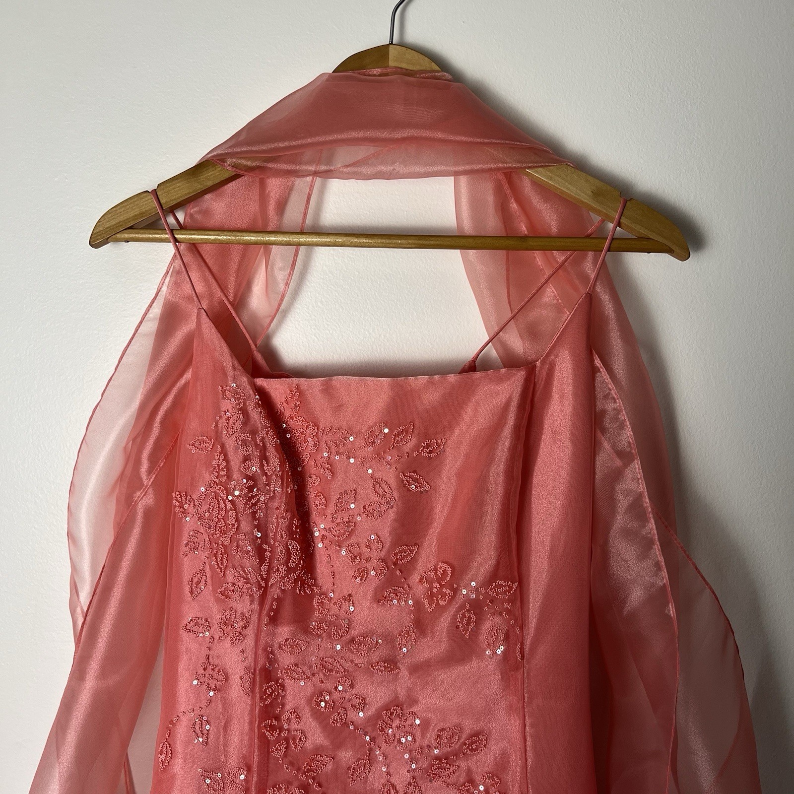 STUNNING VINTAGE Lets fashion pink peach beaded gown with shawl: Medium