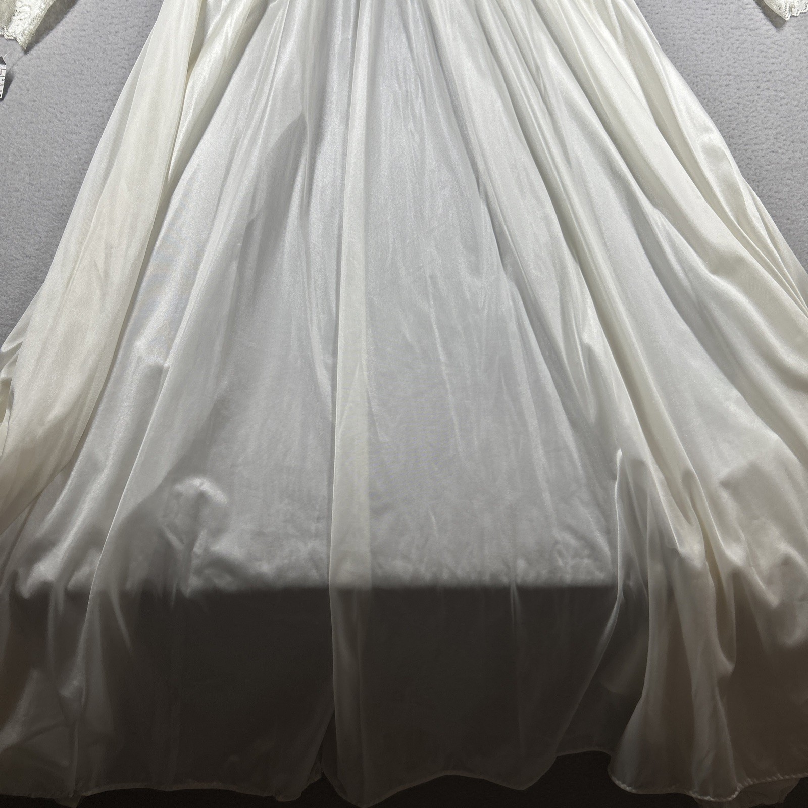 Shadowline Nightgown Lace Bodice Maxi Women’s S Longsleeve 55” Long White