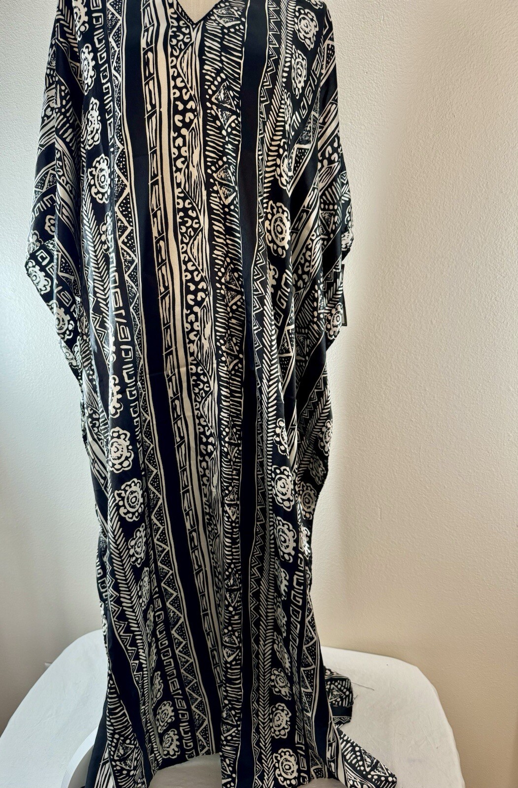 Winlar Vtg Long 90’s Kaftan Black and White One Size Fits All