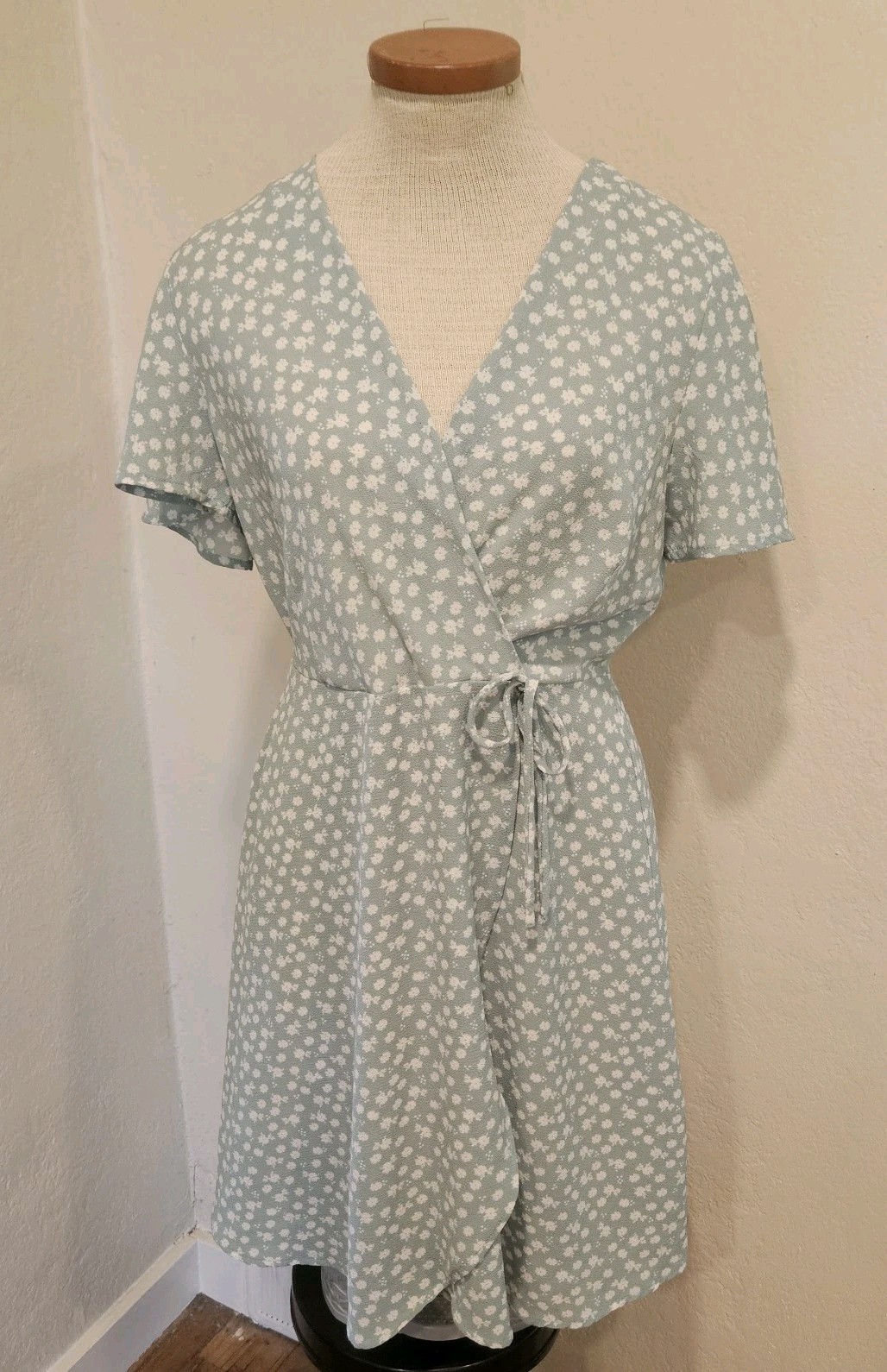 Monteau Green Floral Wrap Dress Boho Cottagecore Flutter Sleeve Size L
