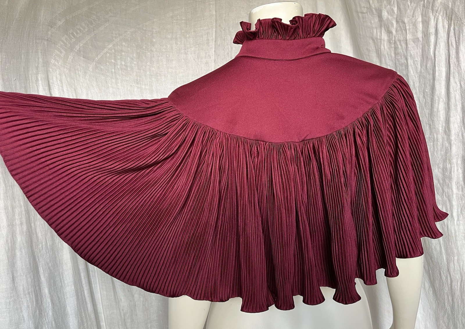 Vintage 1970s Capelet Cape Topper Ruffle Collar Pleated Gothic Vampy Evening Med