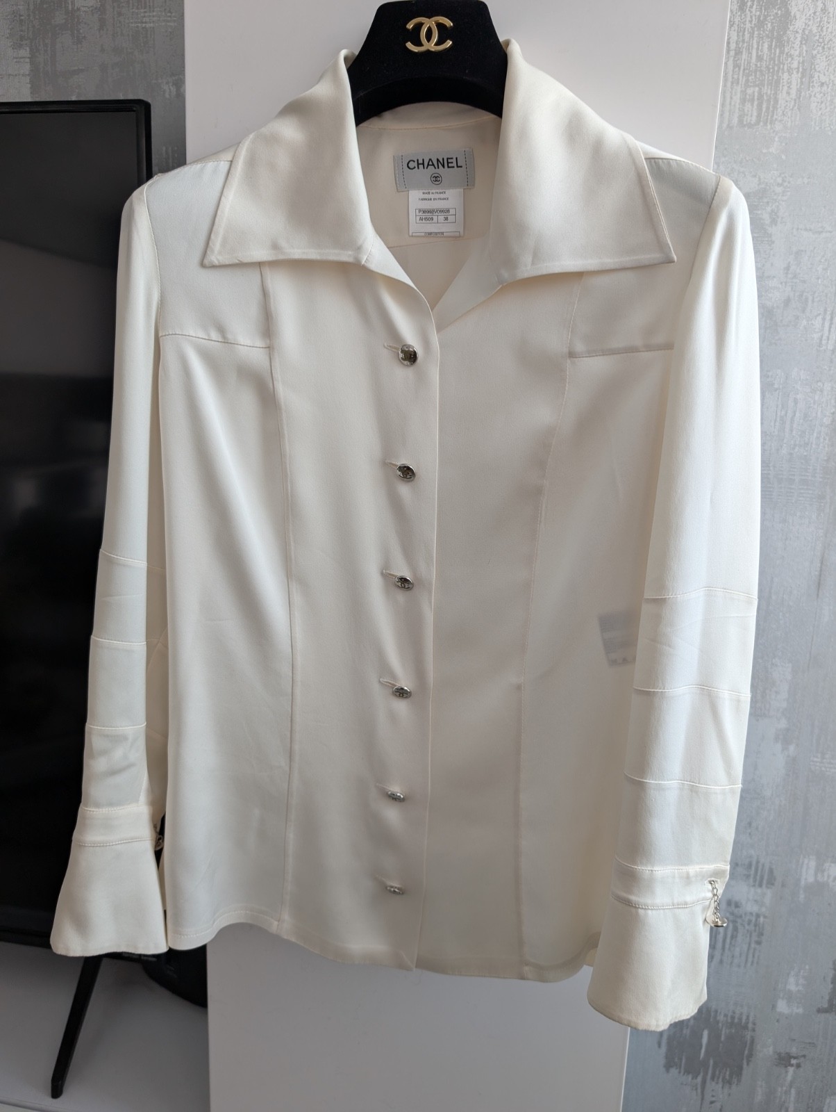 Chanel CC Logo Button Up Women’s Ivory Silk Blouse Top Collared Shirt Sz 38 S