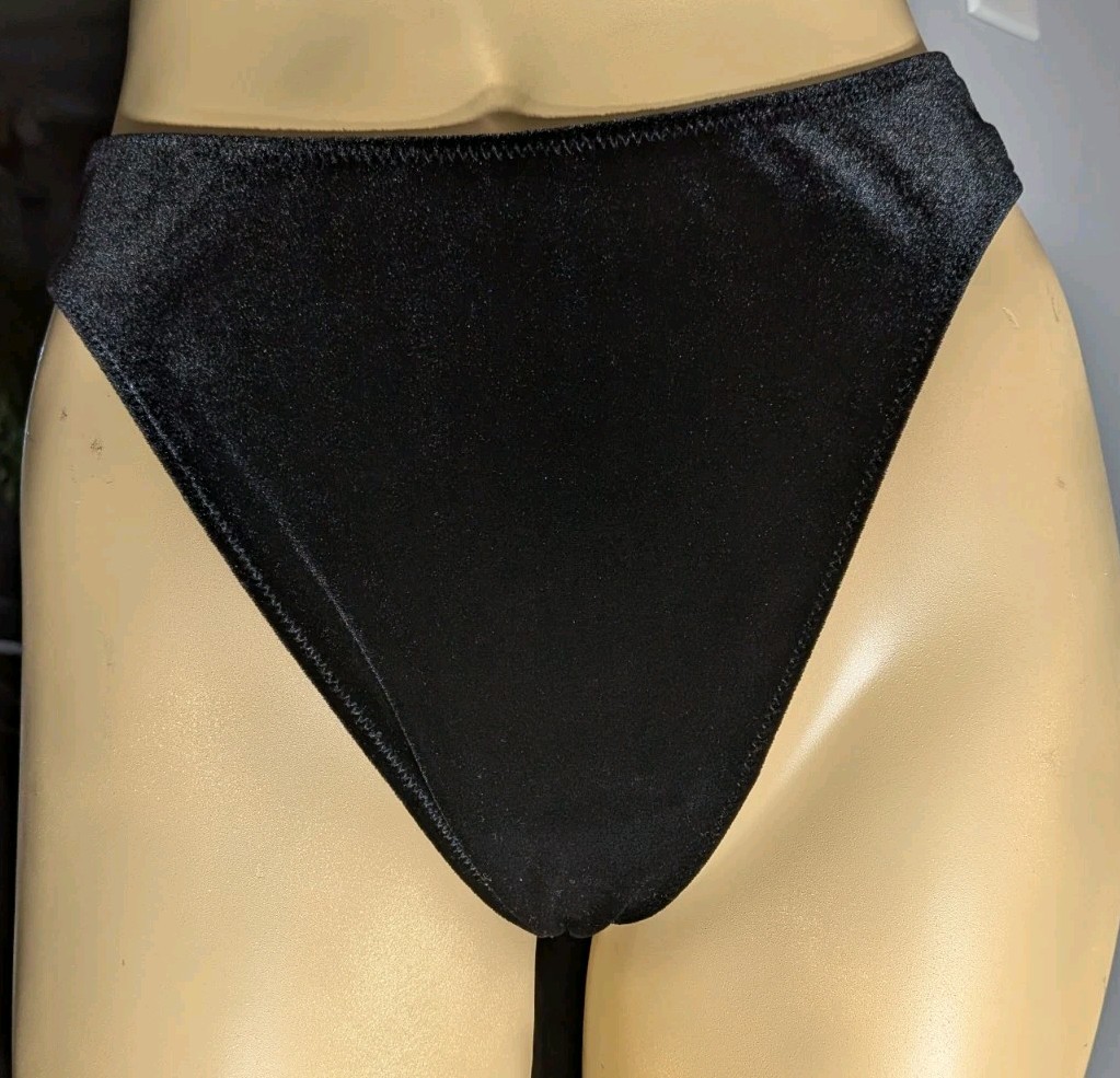 Vintage Y2K Victoria’s Secret Black Velvet Thong Panties Size Large Stretch