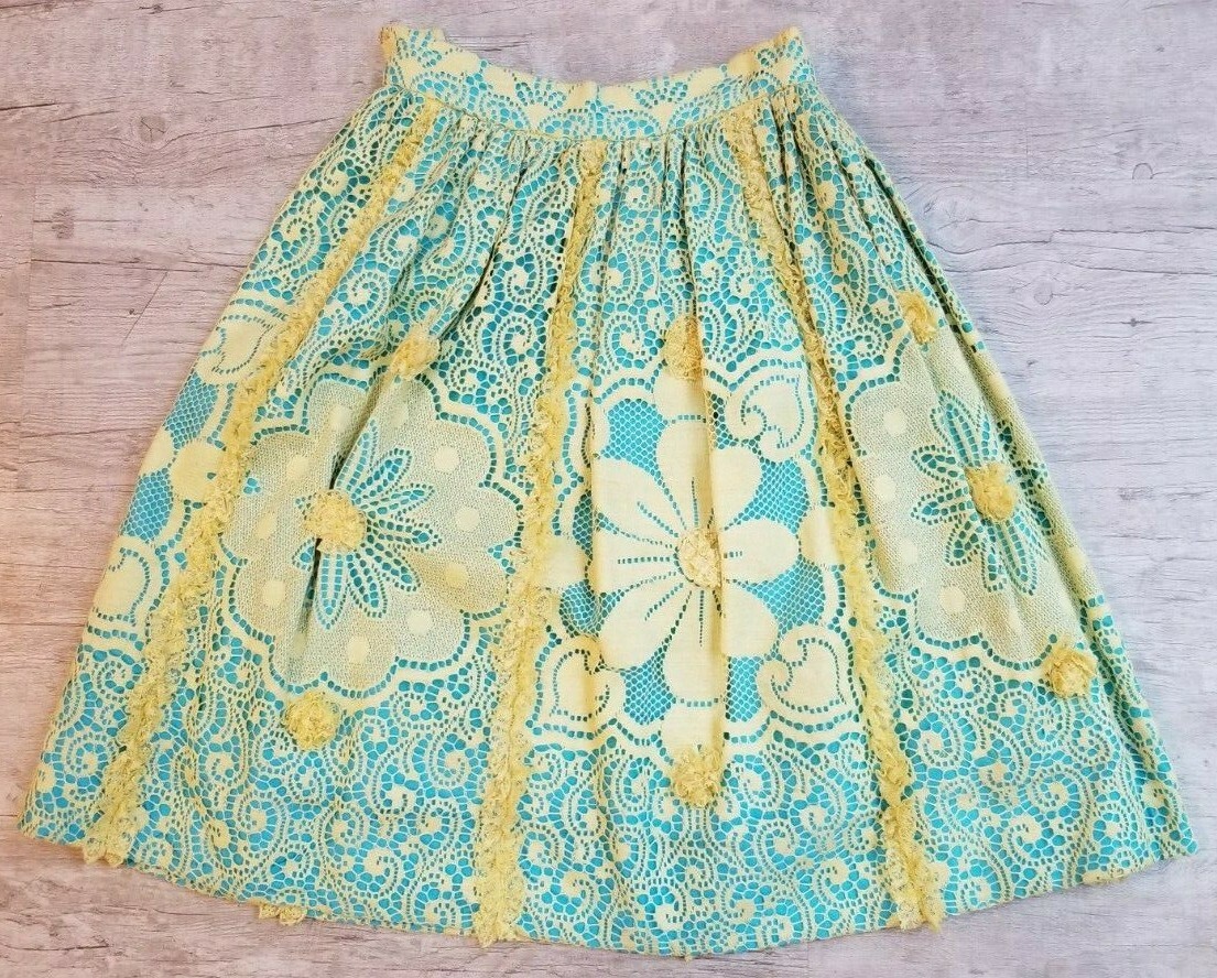 Vintage COUNTRY FAIR by Berk – Wynn Yellow Lace Skirt – Waist 25 in.