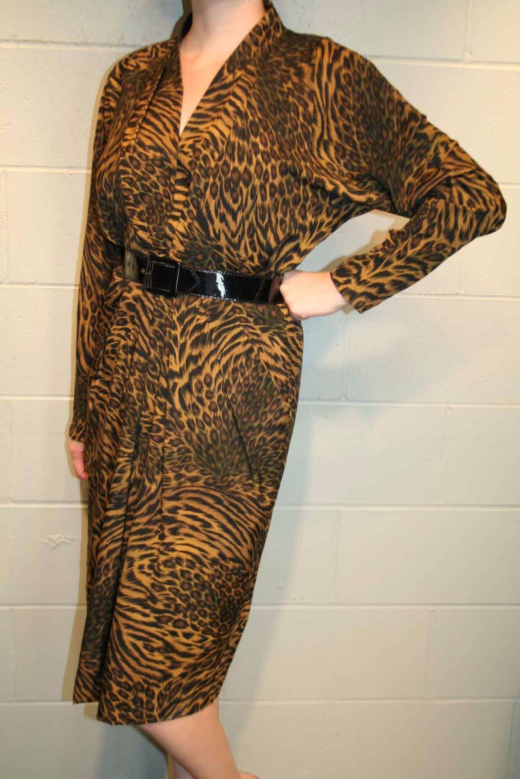 M Animal Print Vtg 80s Dress Leslie Fay Black Brown Camel Black Wide to Slim Slv