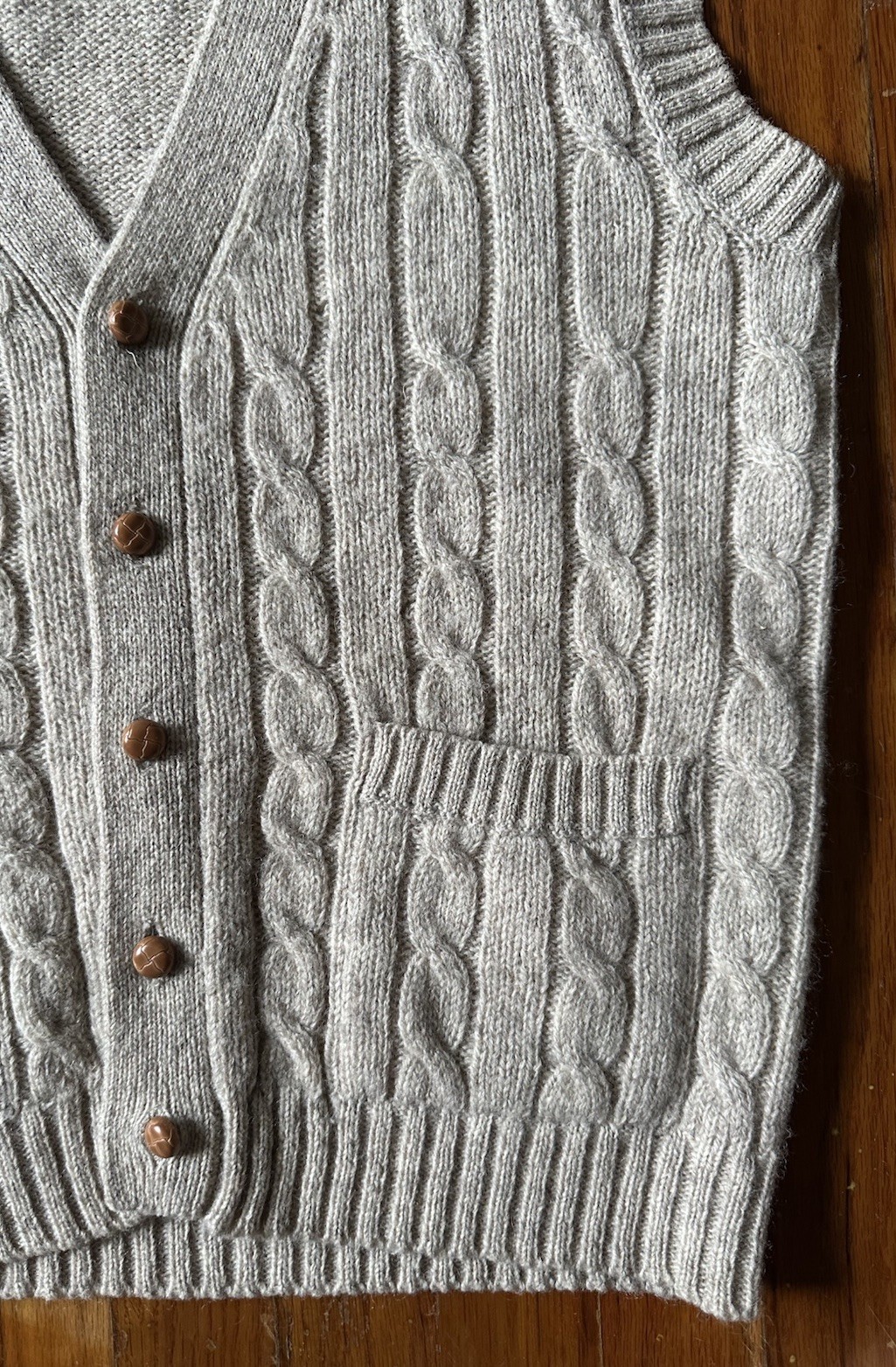 THANE 100% Shetland Wool Cable Knit Vest Oatmeal Beige Grandpa Core Vintage M