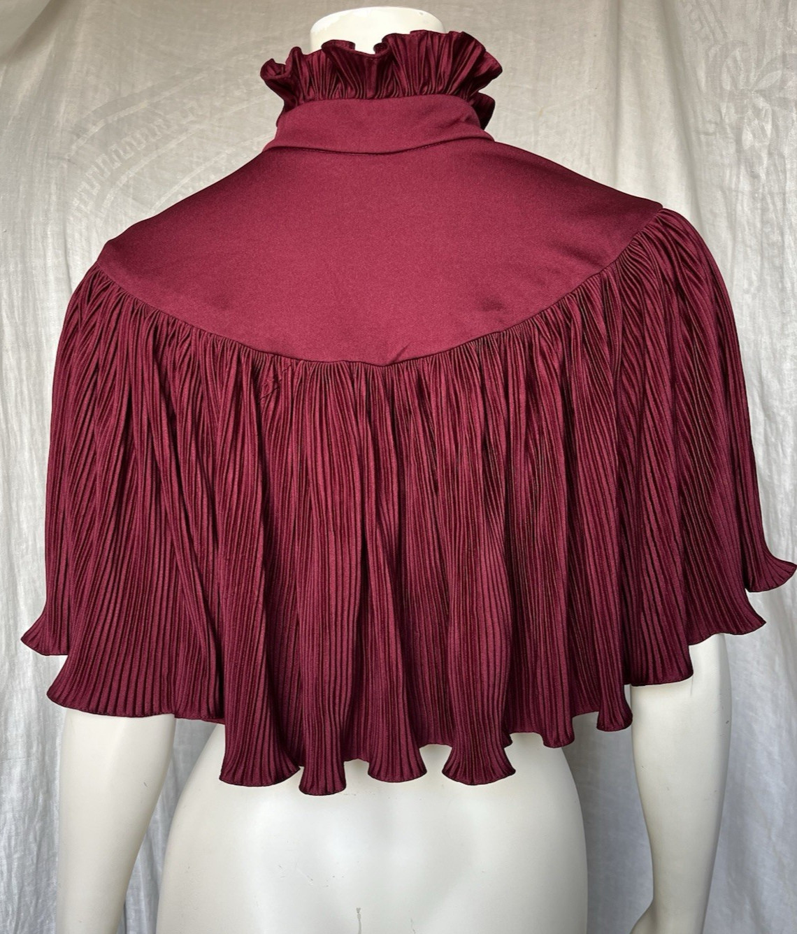 Vintage 1970s Capelet Cape Topper Ruffle Collar Pleated Gothic Vampy Evening Med