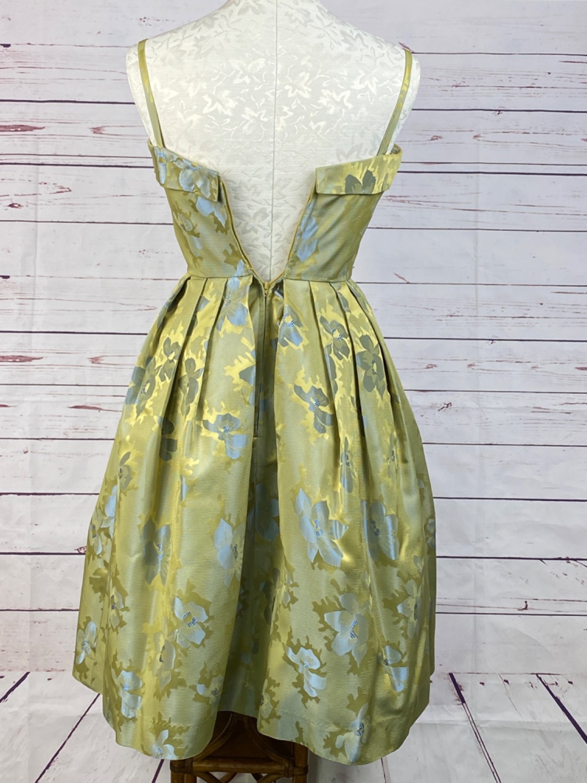 Vtg 1950’s Silk Brocade Floral Party Dress Size 7 Crinoline Retro Glam Classic