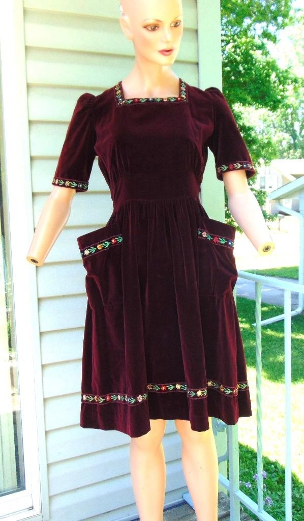 VTG 40s Burgundy Velvet Puff Shoulder Dress w Embroidered Trim 26W