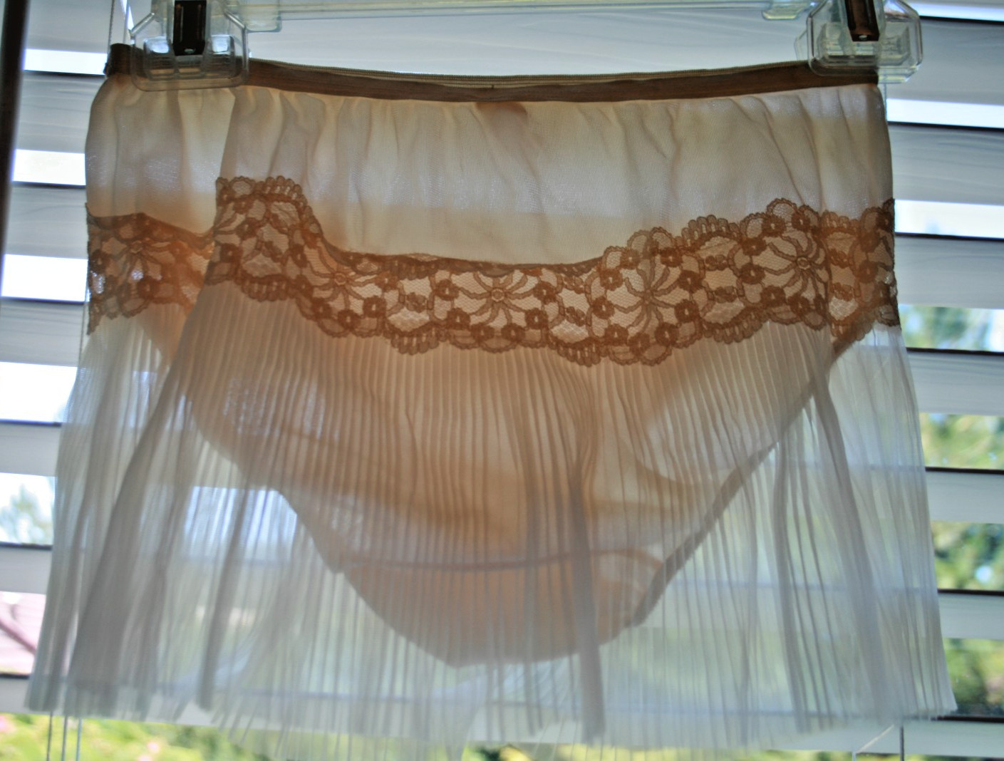 Vintage 60s Beige Nylon Lace Mini Upskirt Full Cut Panty Pillow tab Slip Combo S