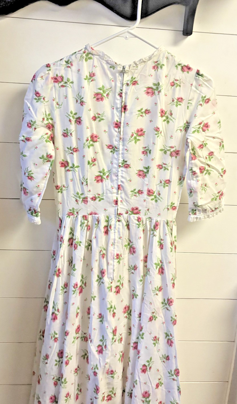 Handmade full length prairie dress & bonnet lace ruffle w 24″ l 52″ vintage 70s