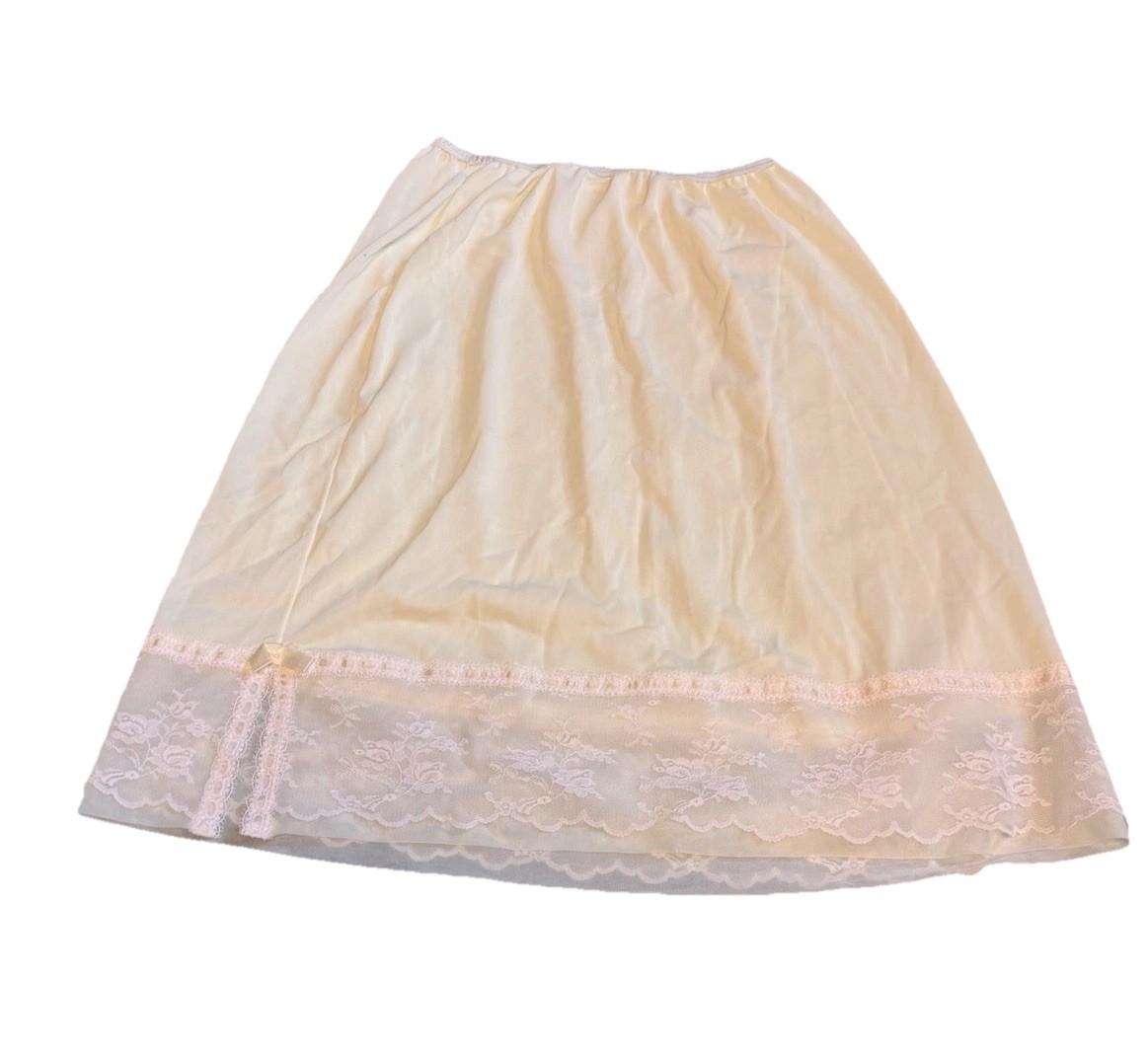 VTG 80s Lorraine Half Slip Short M Nylon Pastel Yellow Lace Hem Lingerie Skirt