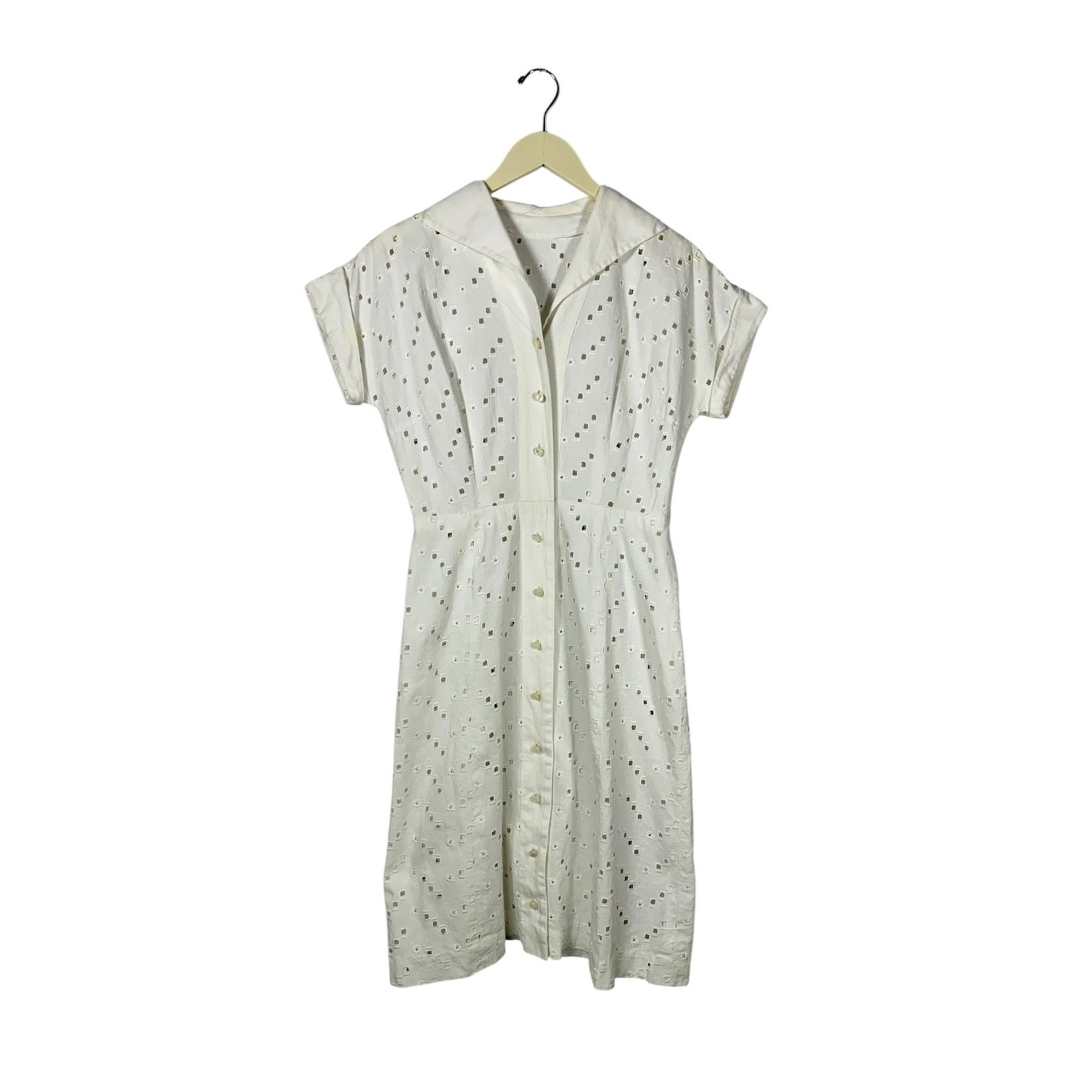 1940s 1950s White Cotton Eyelet Floral Embroidered Button Front Day Dress