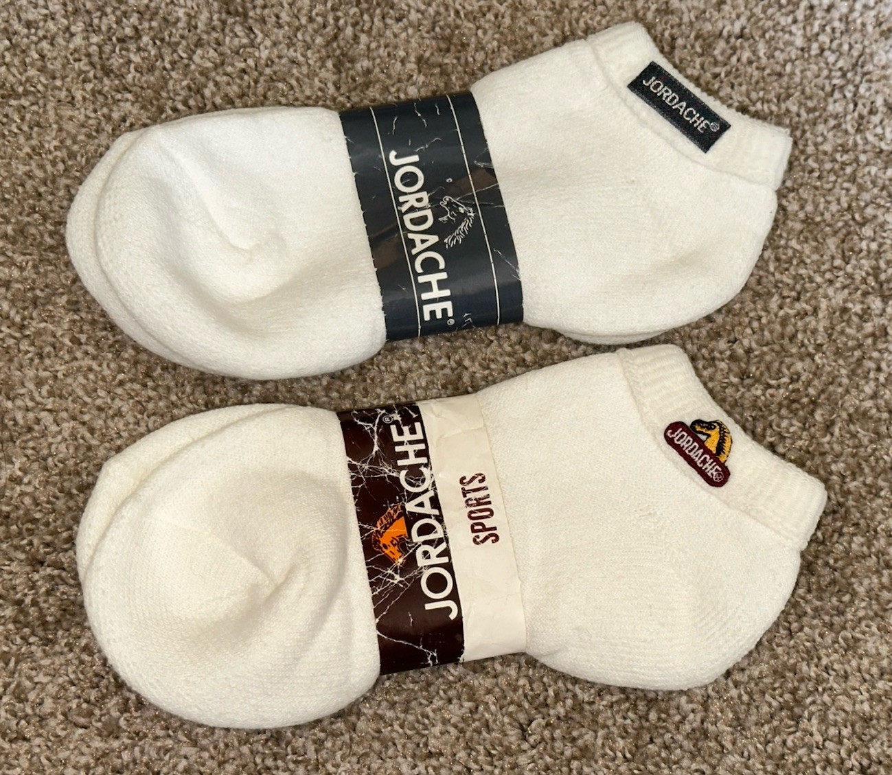 2pr VTG 9-11 USA Made Low Cut Jordache Ladies White Orlon Acrylic Ankle Socks
