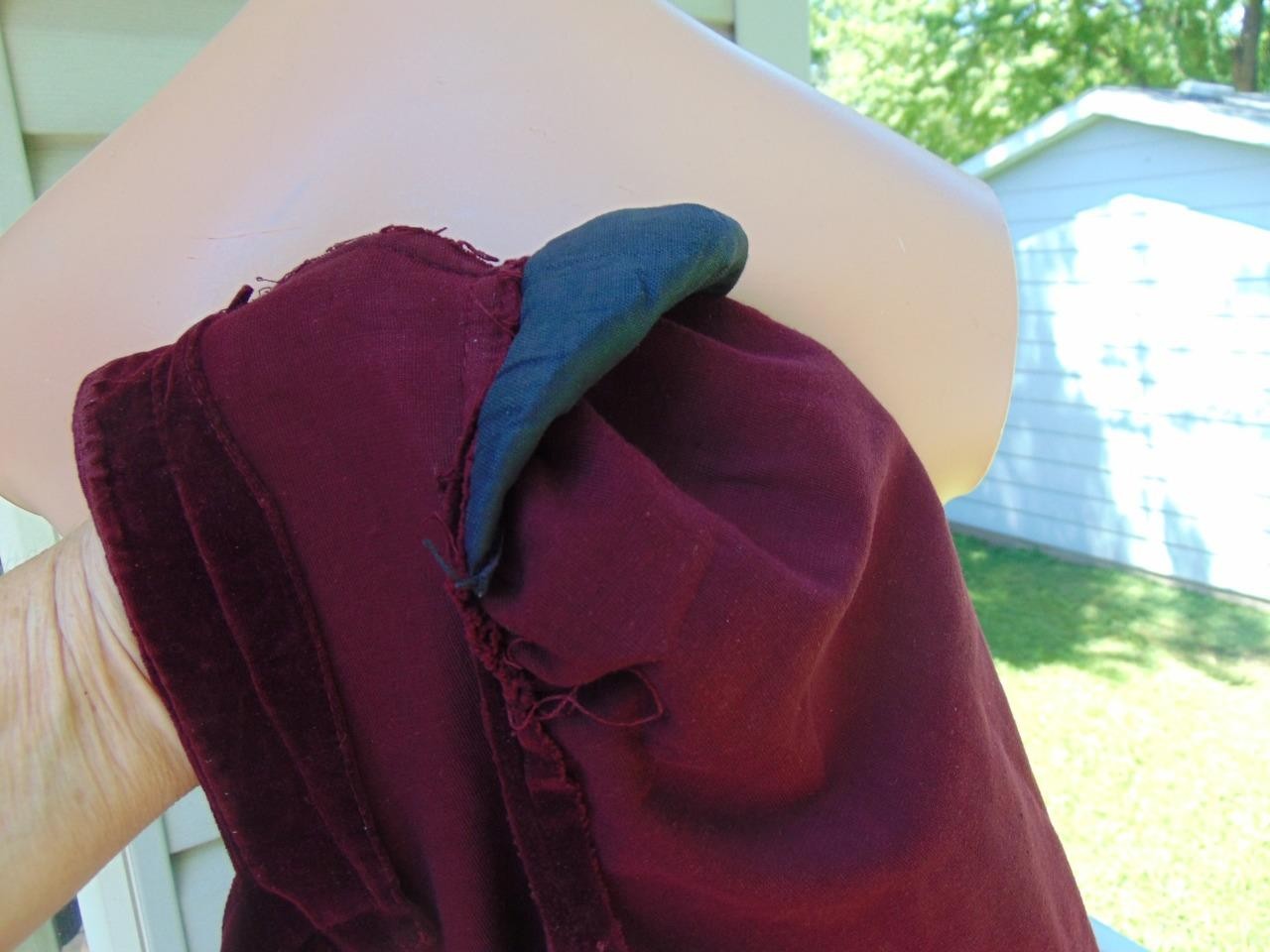 VTG 40s Burgundy Velvet Puff Shoulder Dress w Embroidered Trim 26W