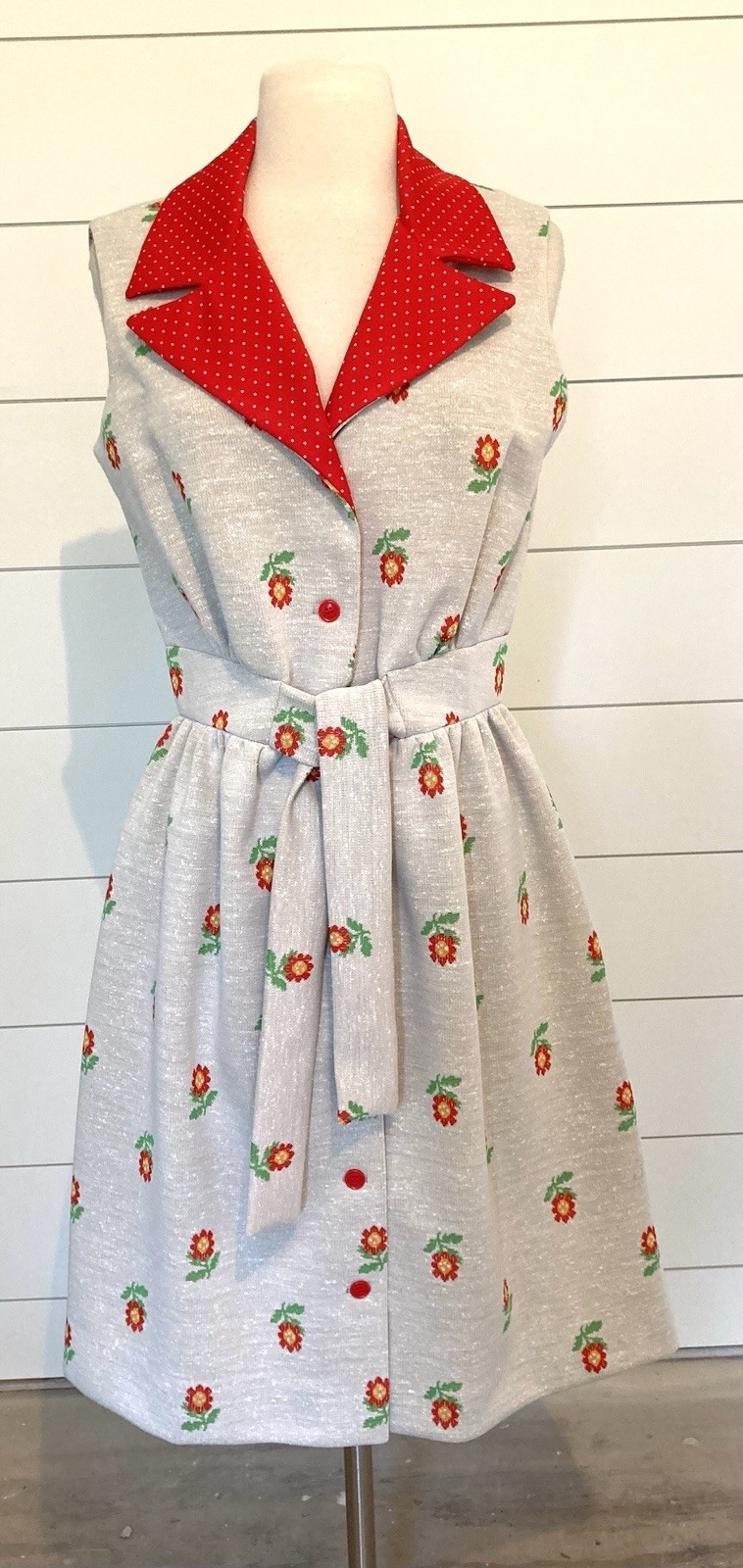Vintage 1960s 1970s day dress red & yellow daisies red polka dot collar B 38