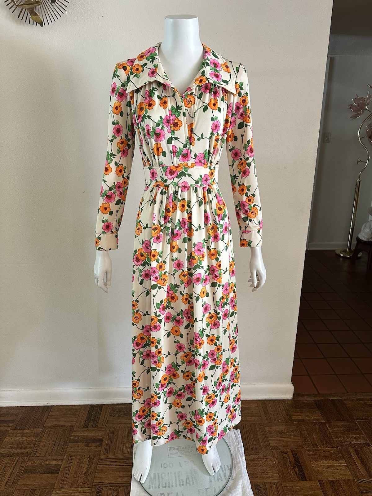 1970s Floral Maxi Dress Wide Collar Scovill Zip Mod Boho Hostess Novelty VTG S M