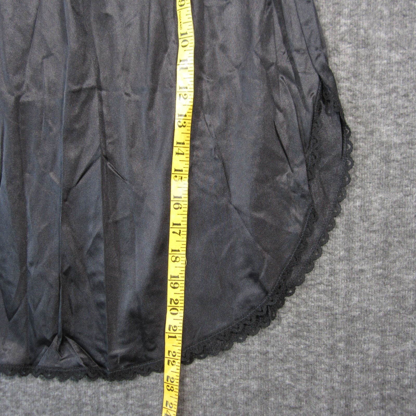 Vtg Warners Half Slip Skirt M Black Nylon Lace Trim Lingerie Sexy Witchy 80s USA