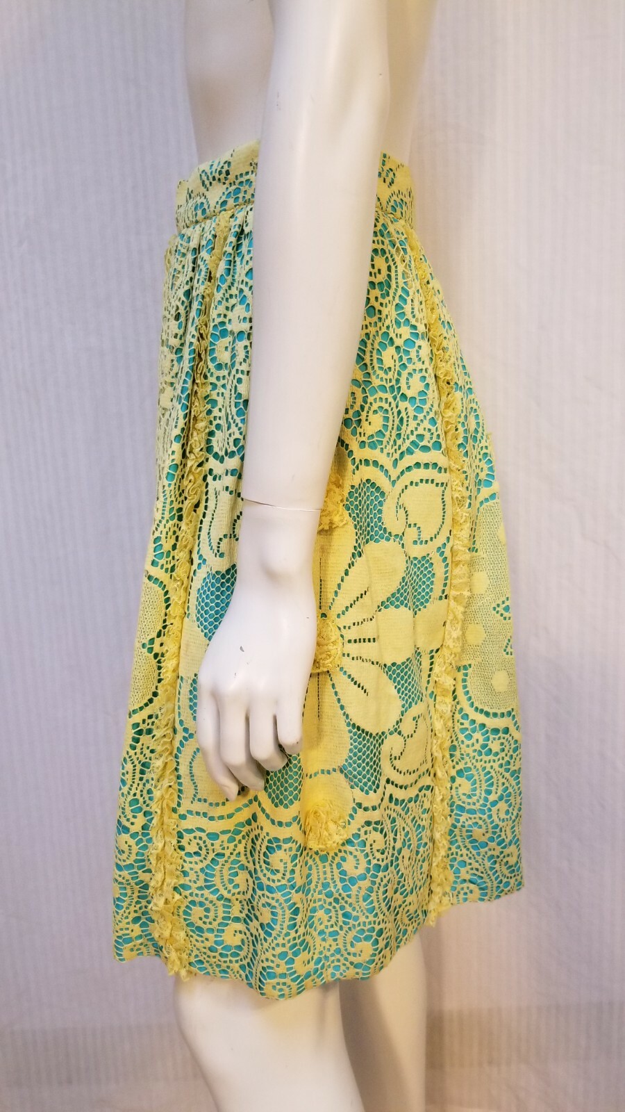 Vintage COUNTRY FAIR by Berk – Wynn Yellow Lace Skirt – Waist 25 in.