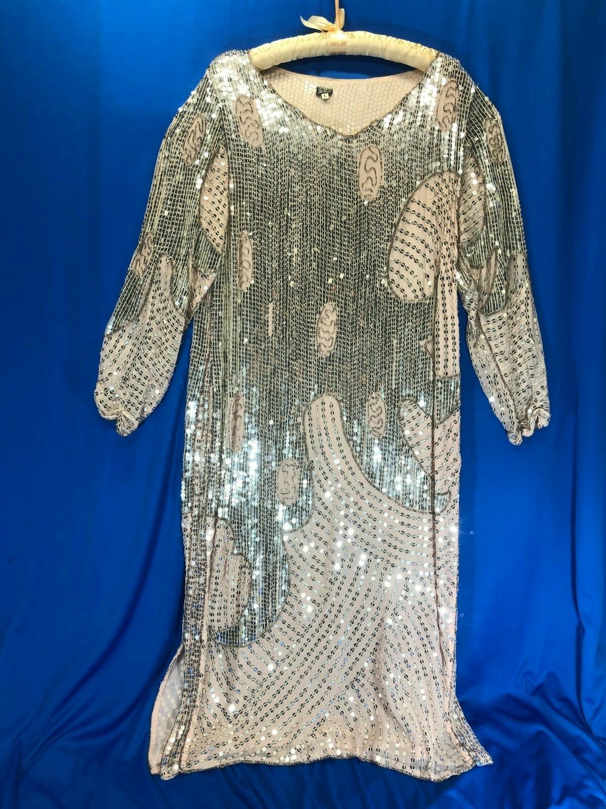 VGC vtg 1920’s/flapper-style champagne pink silk/rayon-lined Vneck dress, LRG