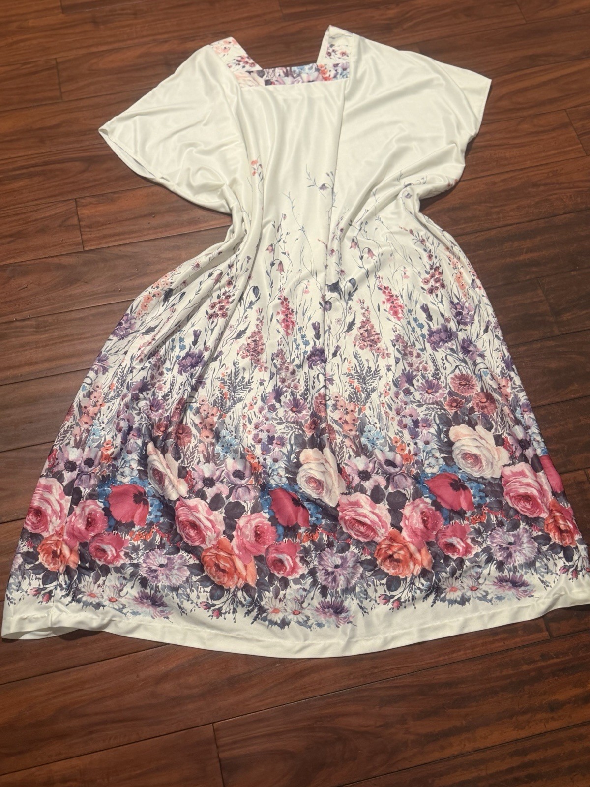 Tiffany Loungewear Women’s Vintage 1960’s/1970’s Floral Dress, White Multi,
