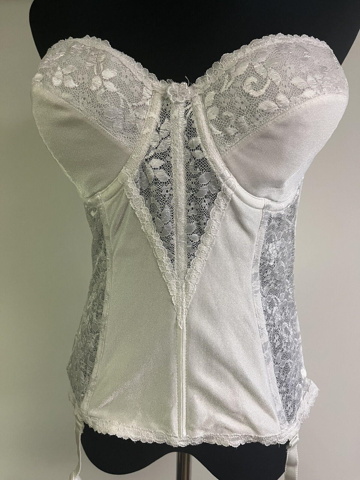 Carnival Plus Sz Feminine White Lace Trim Strapless Underwire Bustier Size 42B