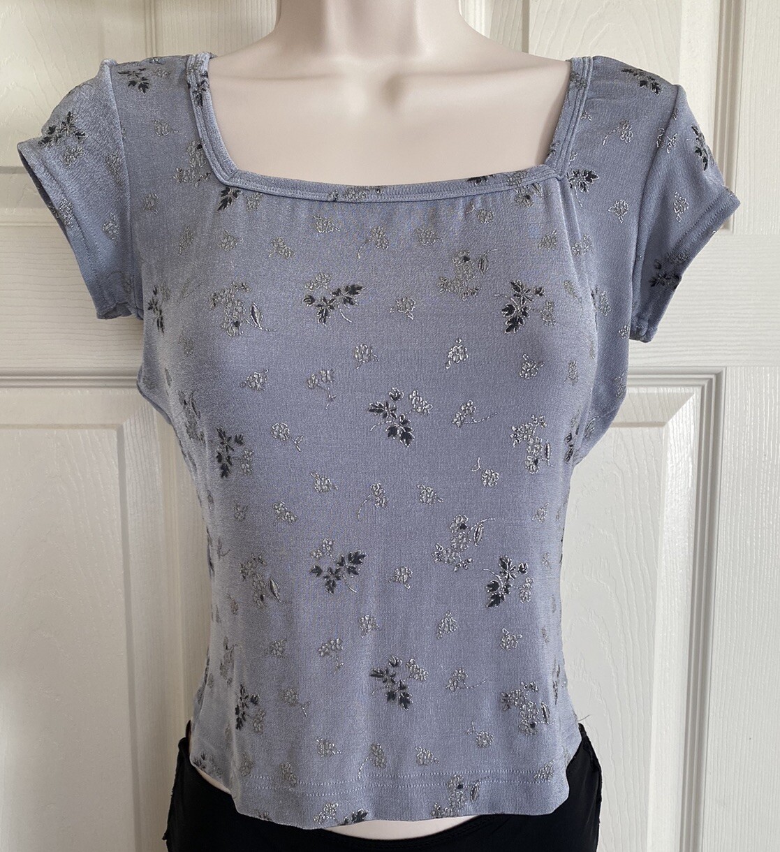 XOXO ~ Vintage 80’s 90’s ~ Gray Nylon Spandex Crop Top ~ Short Sleeves ~ Size M