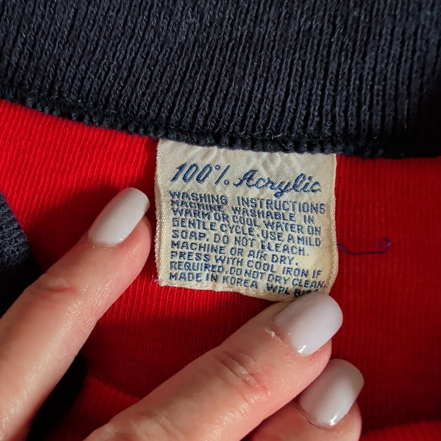 Vintage 70s Sweater Shirt Dagger Collar Red Acrylic Soft Pullover Womens 34 *
