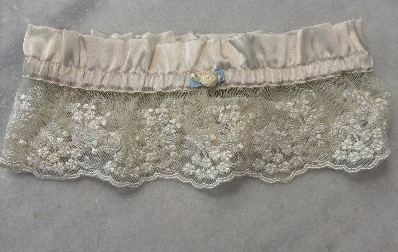 Vintage 90’s Victoria’s Secret WEDDING LEG GARTER Cream Satin Lace One Size