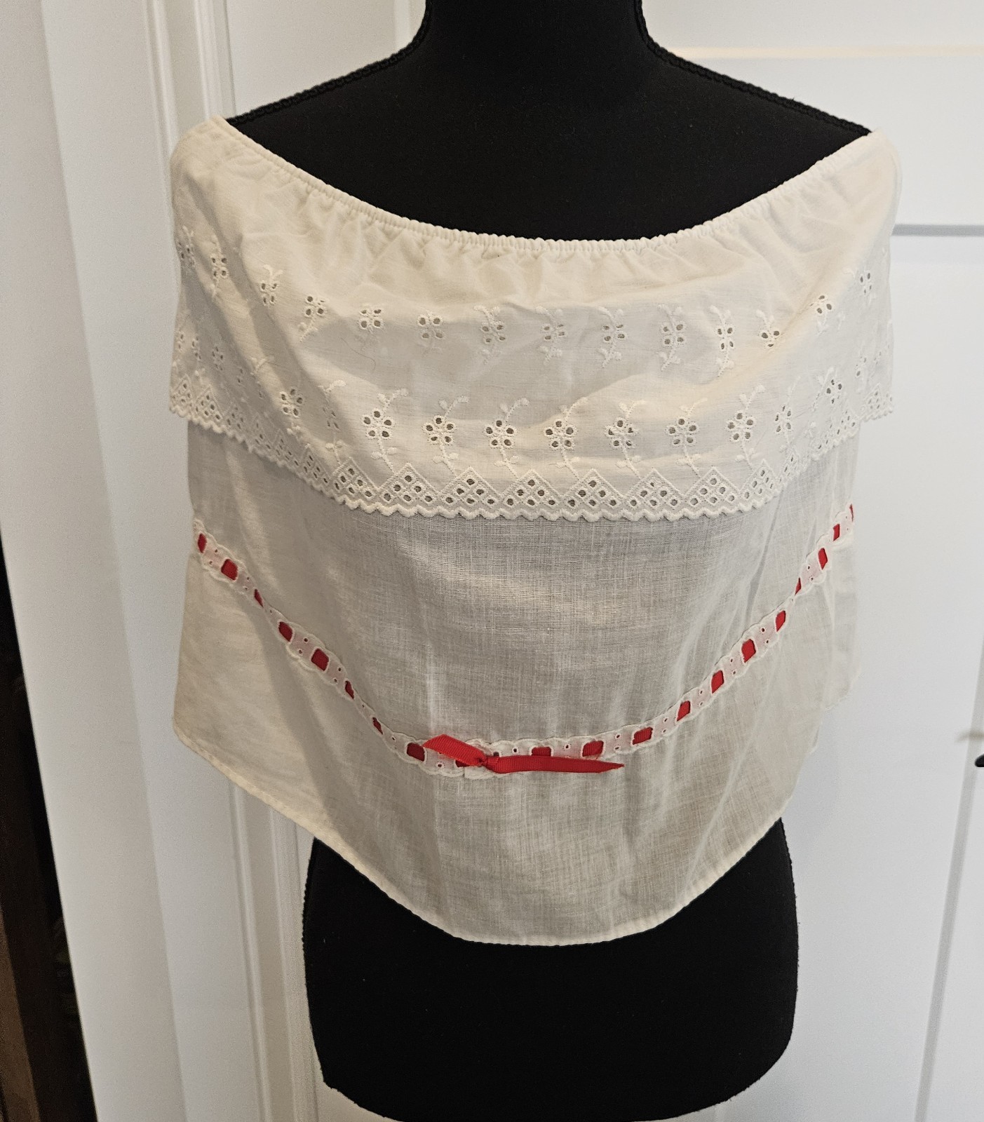 VTG NOS Women’s White Bandeau Strapless Top White Eyelet Embroidery Red Ribbon